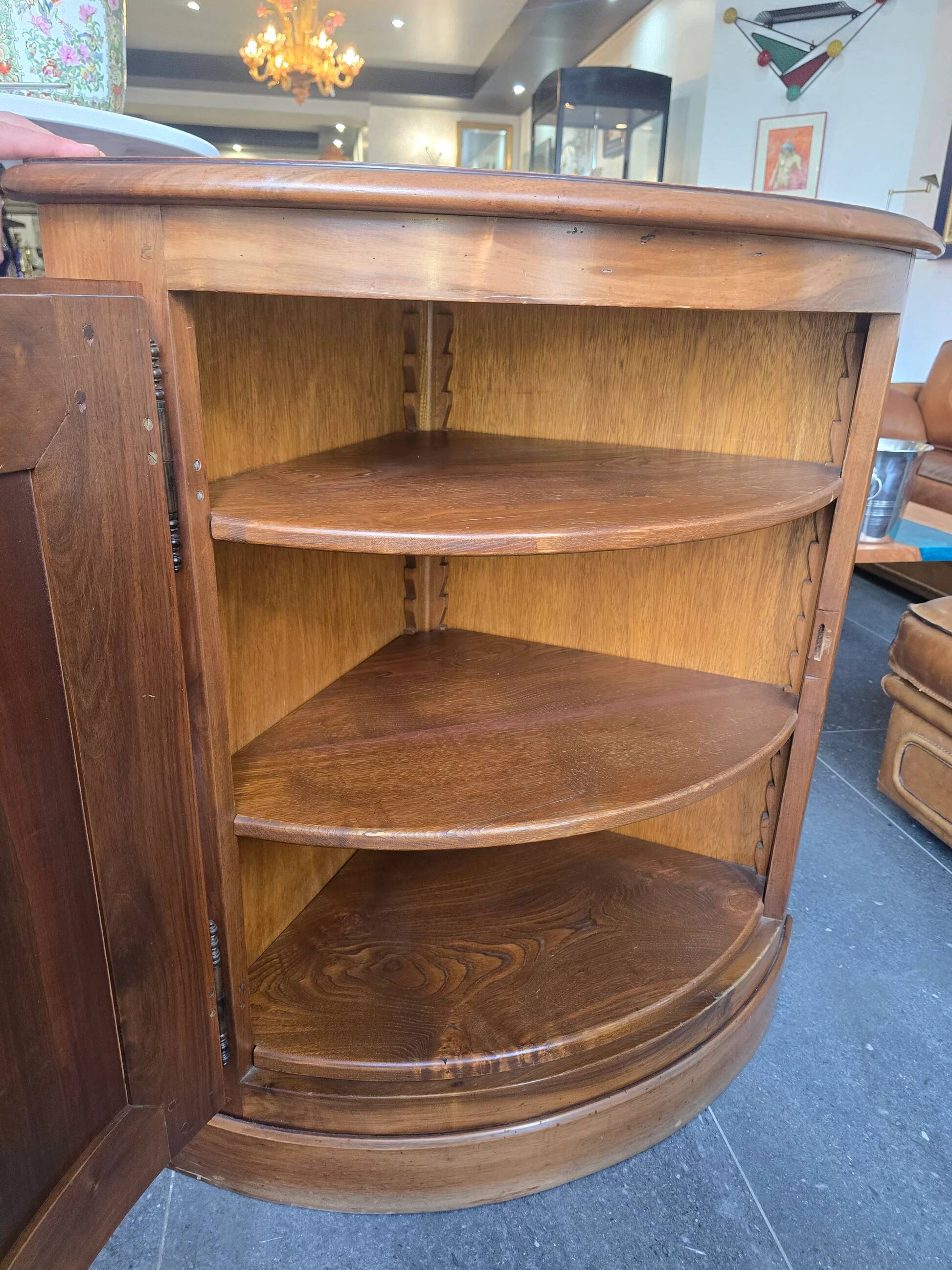 Curved wooden corner unit – Classic style