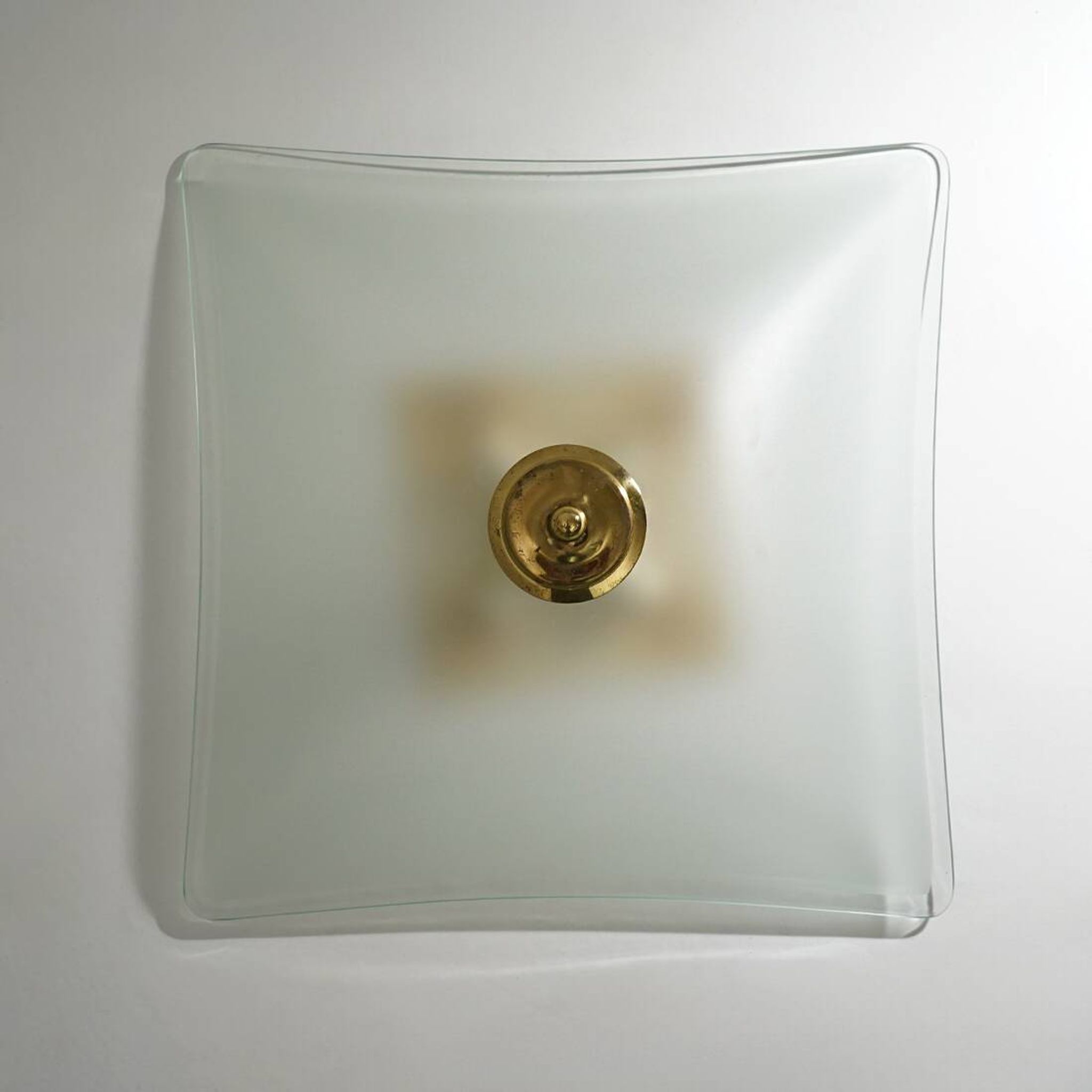 Lampe de plafond en verre satiné et laiton, années 1970
