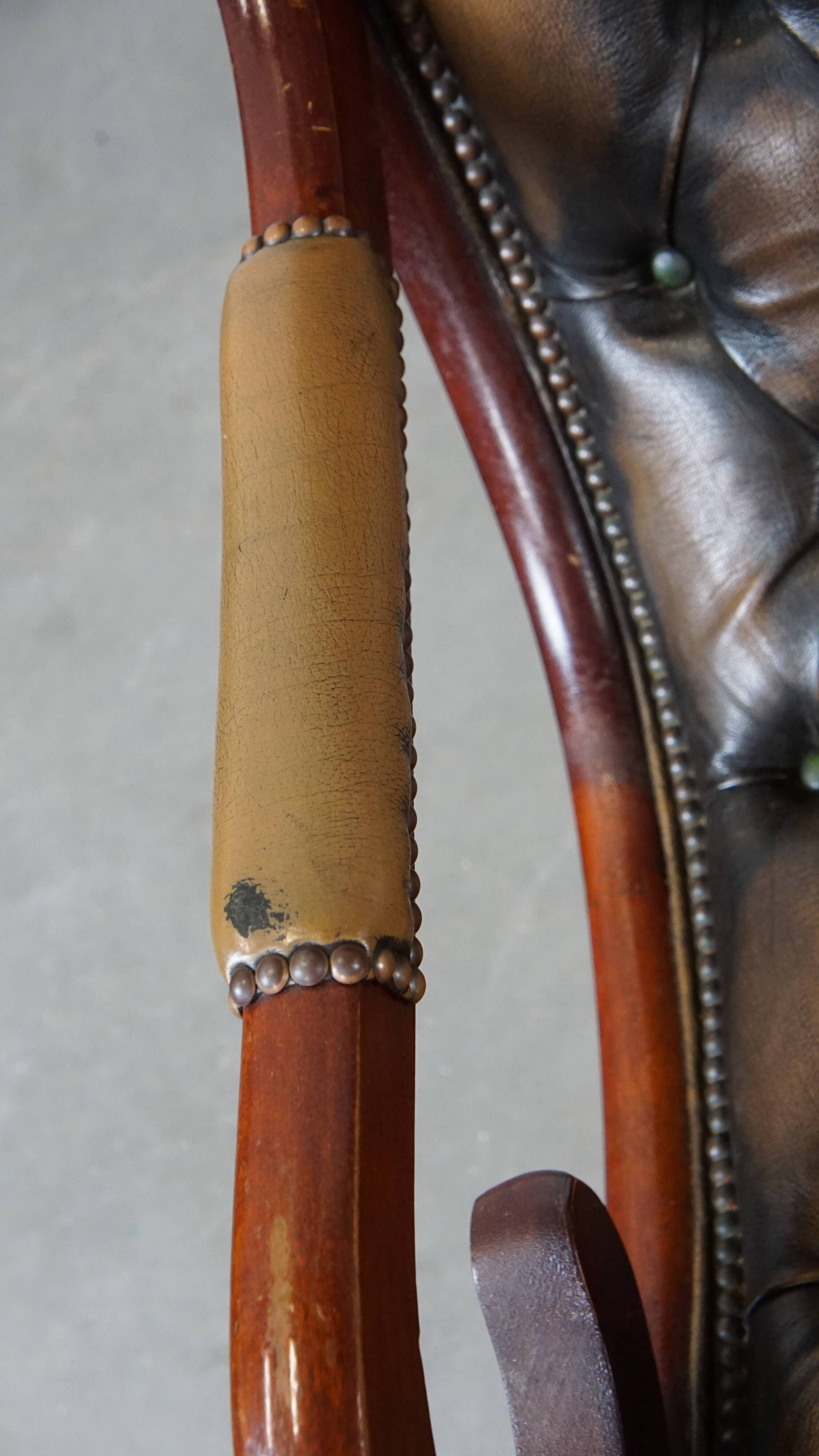 Set of 2 Green Leather English Chesterfield Armchairs Combined with wood