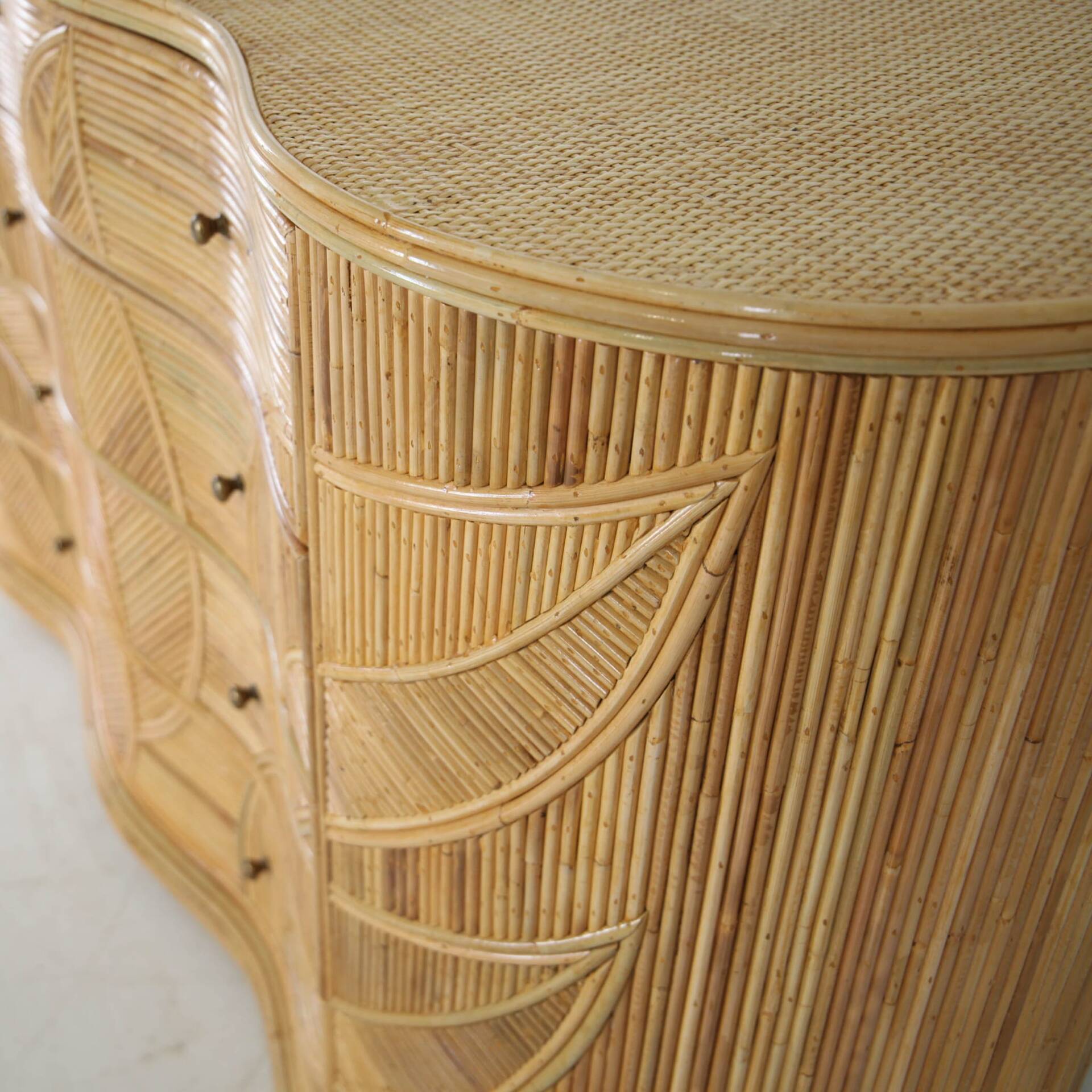Commode « feuilles » en rotin 