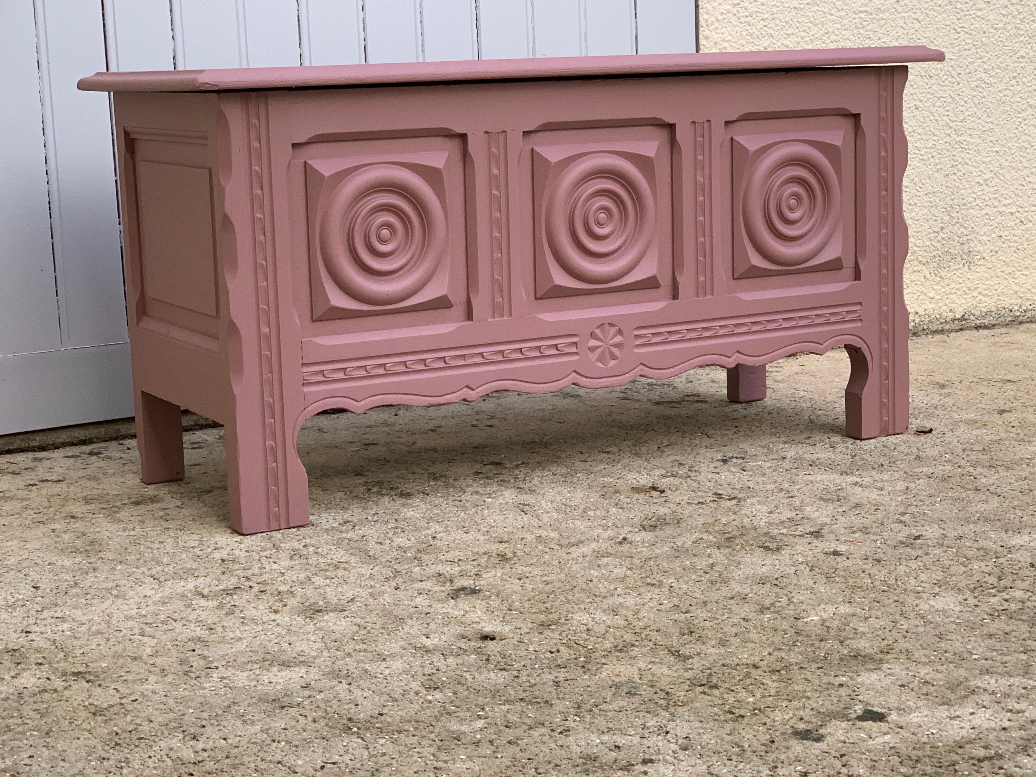 Old pink chest bench 1950