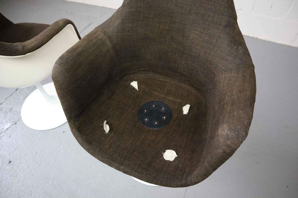 Set of two Eero Saarinen swivel Tulip Armchairs model 150, 1970's