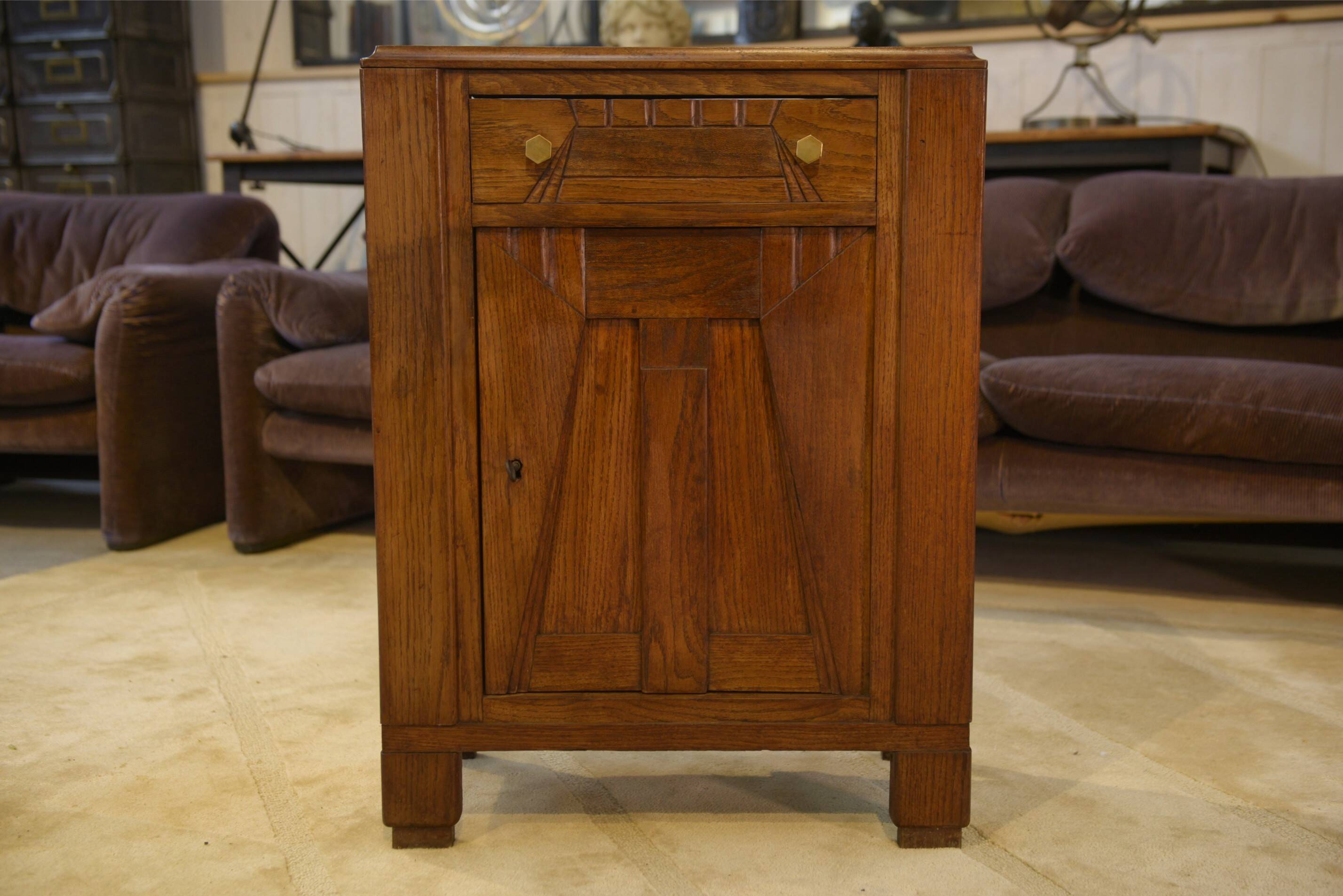 Art Deco oak chest of drawers with 5 drawers from the 1930s.