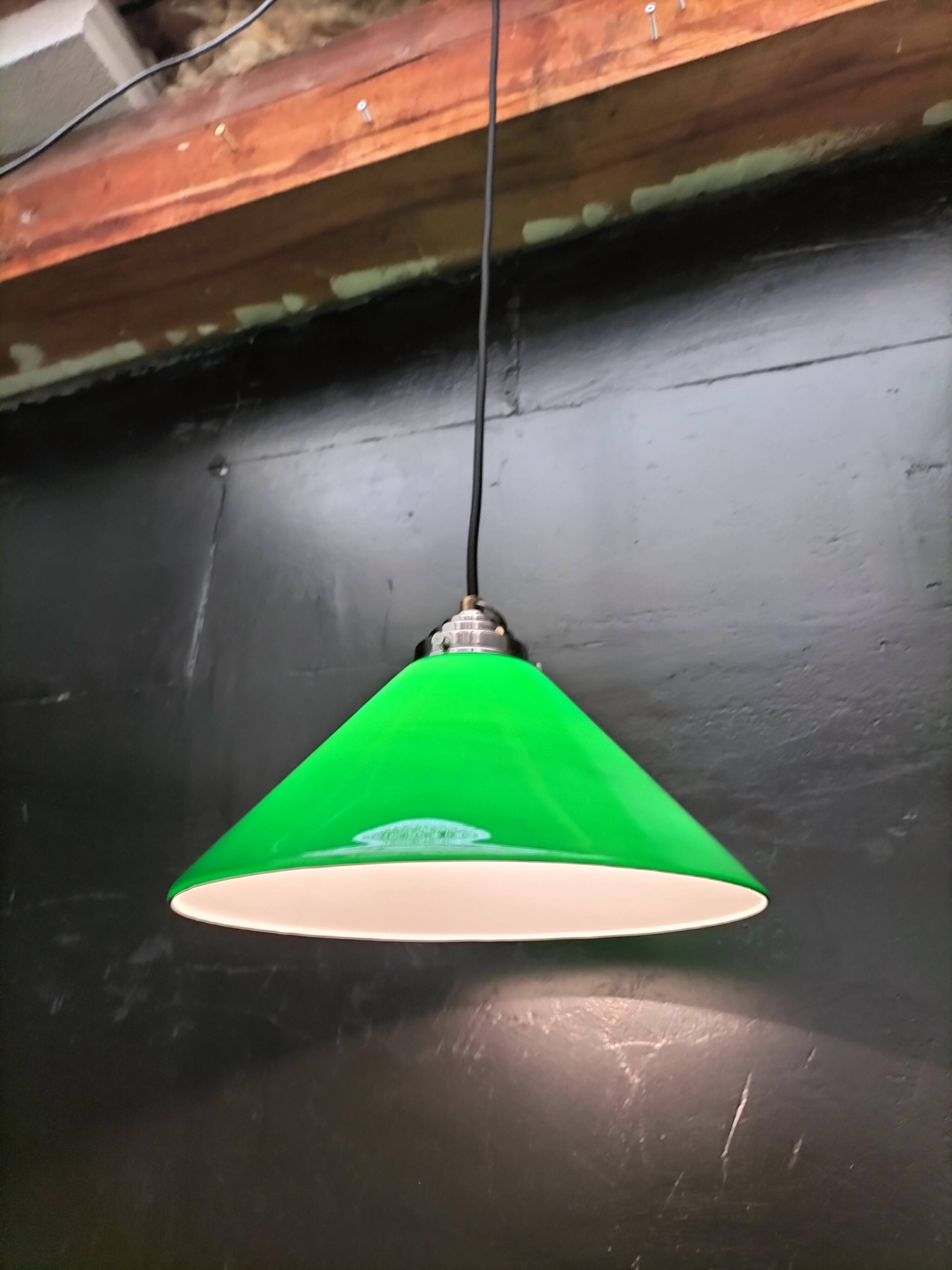 Green opaline cone suspension