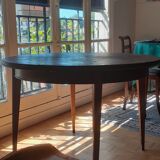 Scandinavian round table