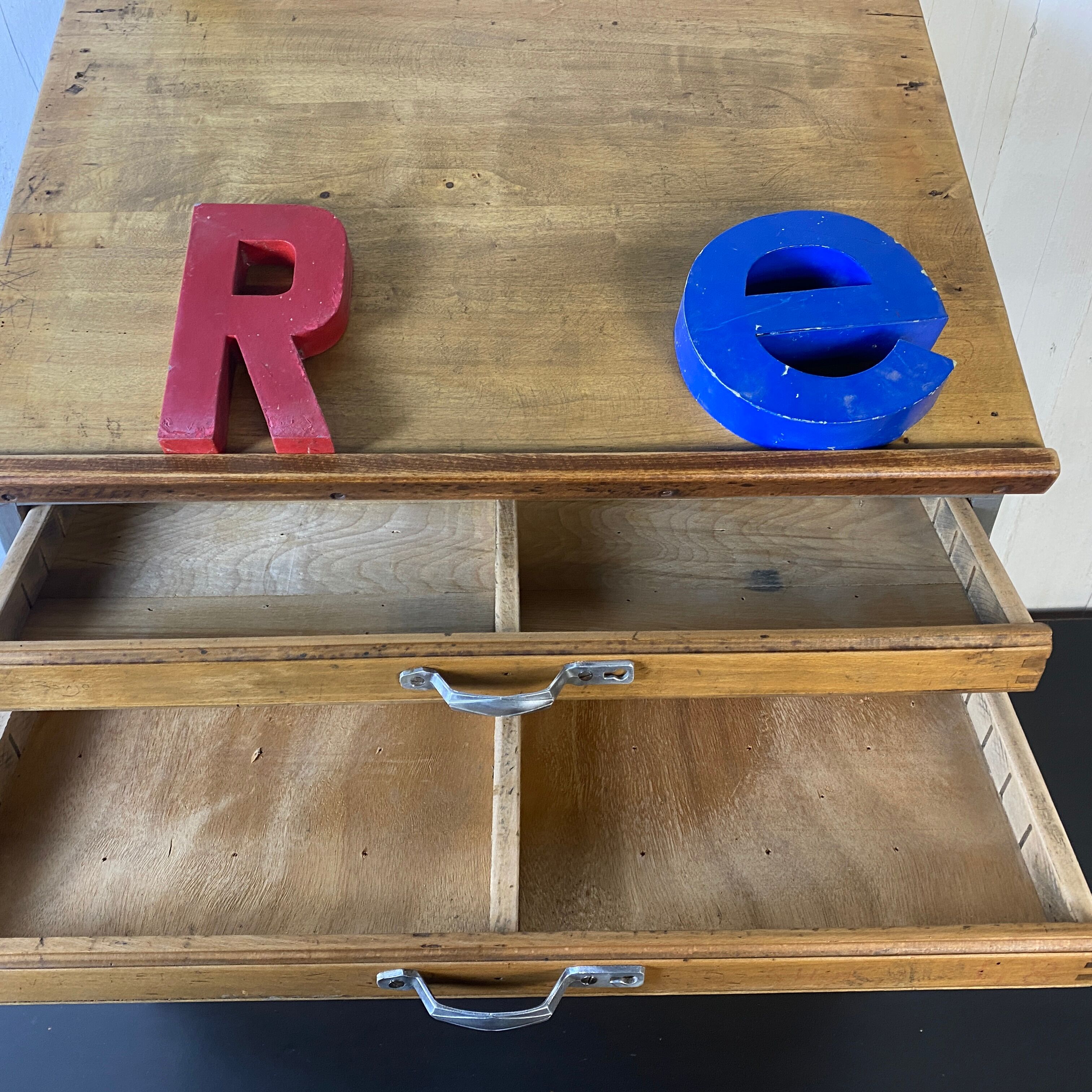 Printing cabinet with drawers