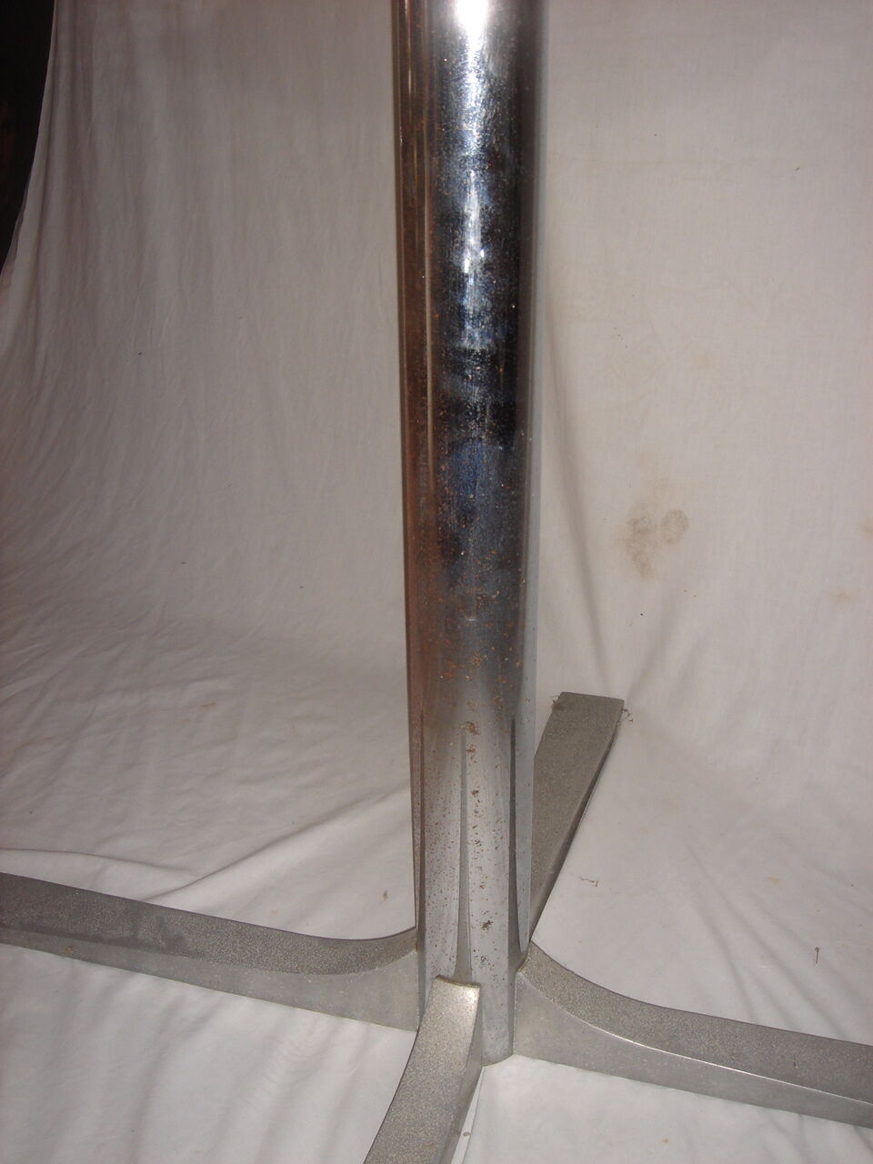 round table seventies foot chrome and formica Board