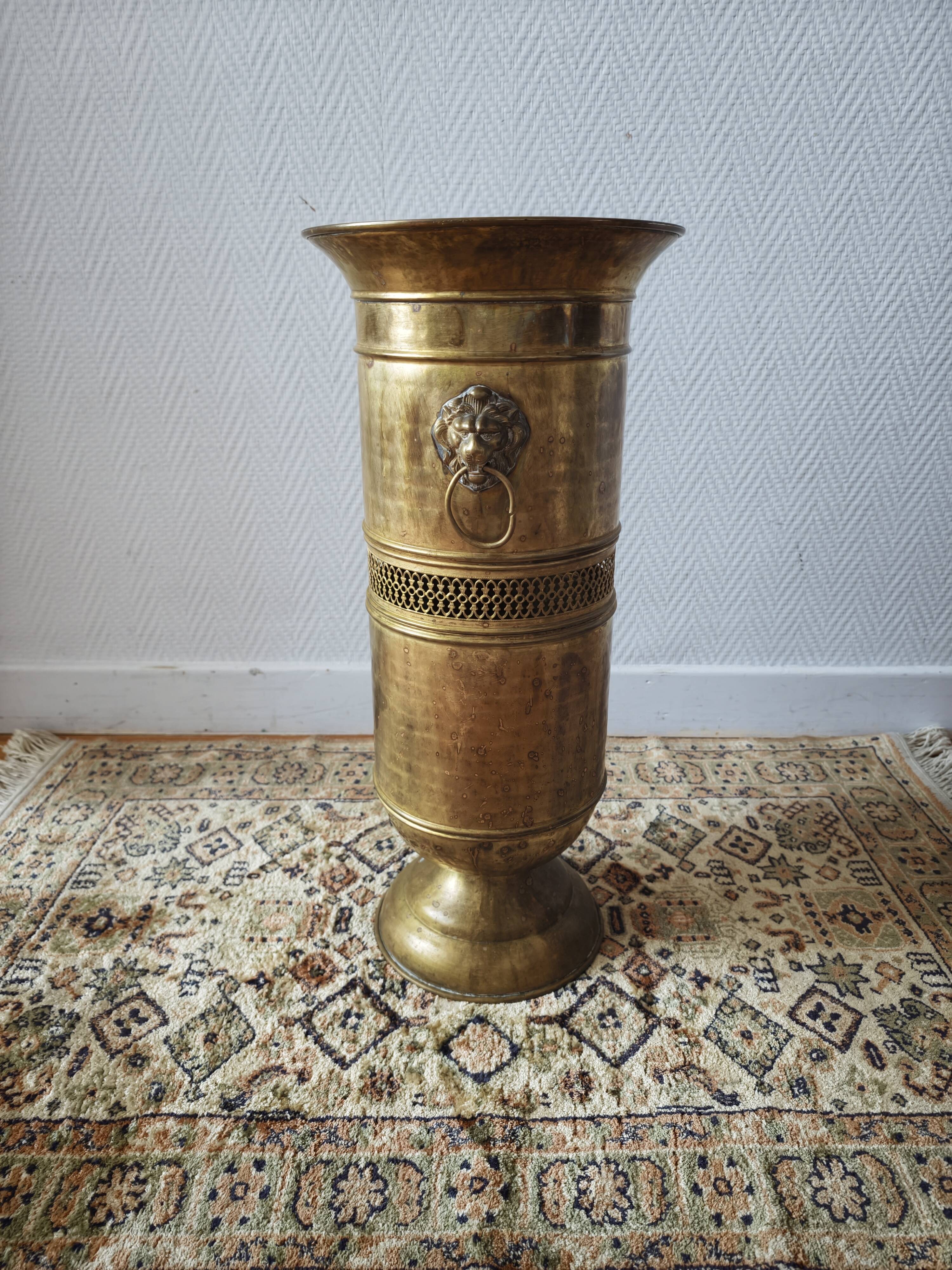 Vintage brass umbrella stand – lion head handles