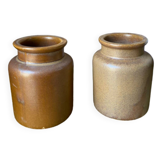2 stoneware pots