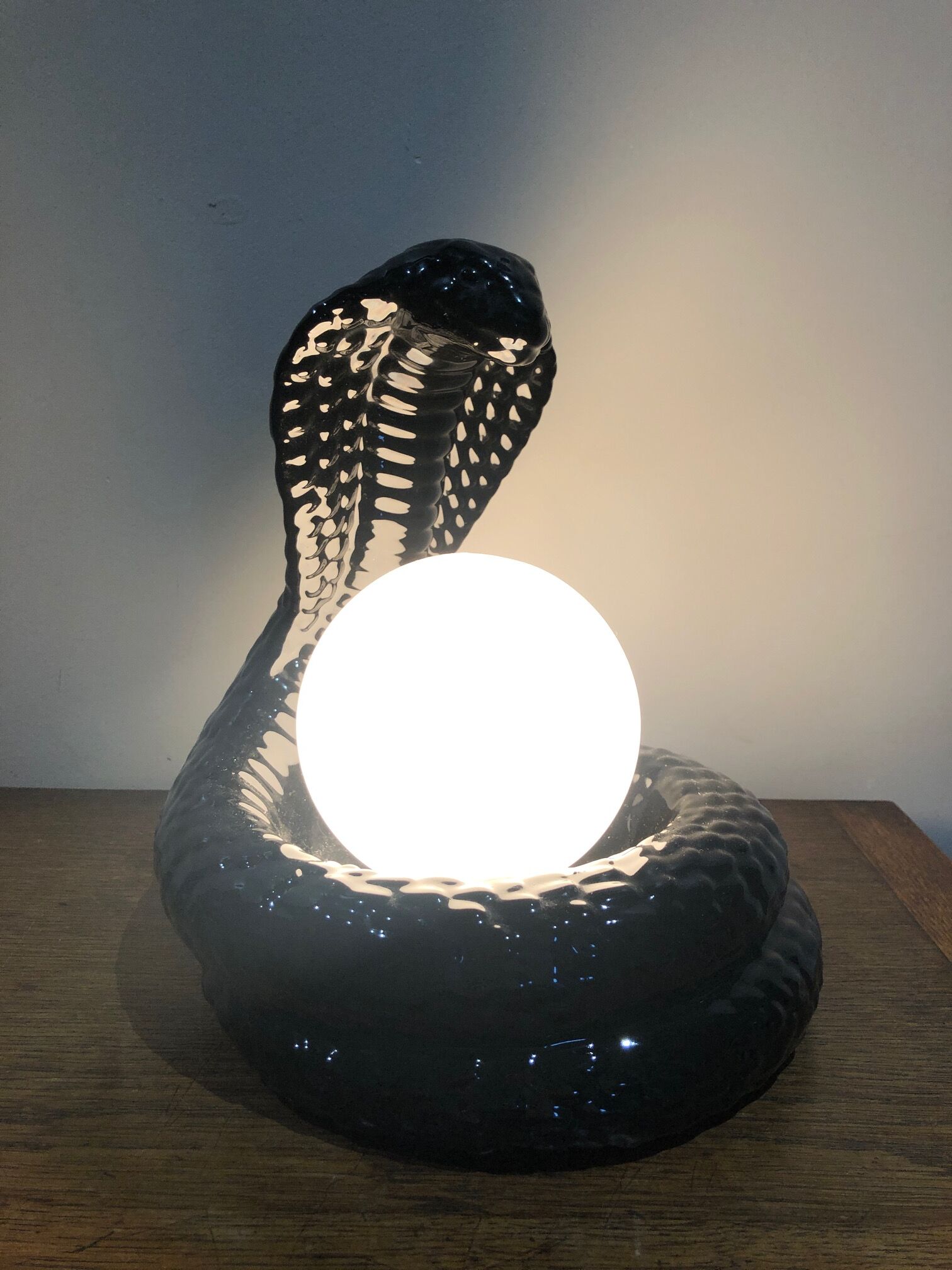 Cobra ceramic lamp