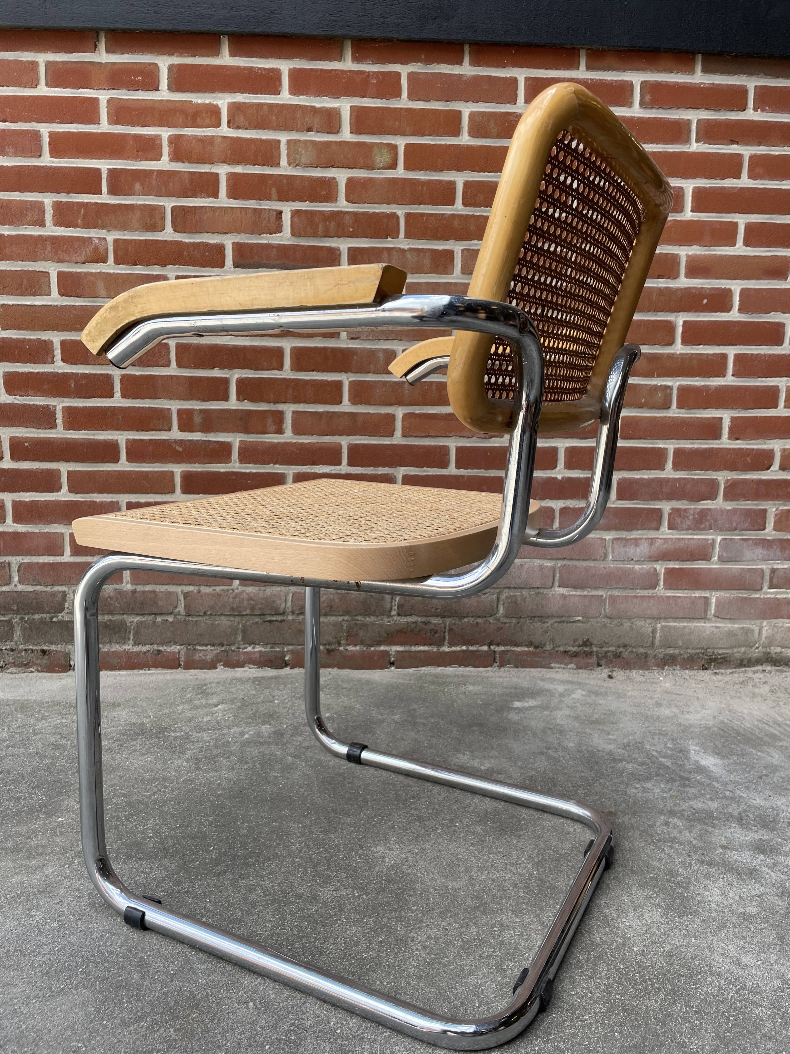 Cesca chair B64 with armrests by Marcel Breuer Design