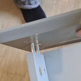Table basse grise, 2 tiroirs, 1 espace ouvert artic