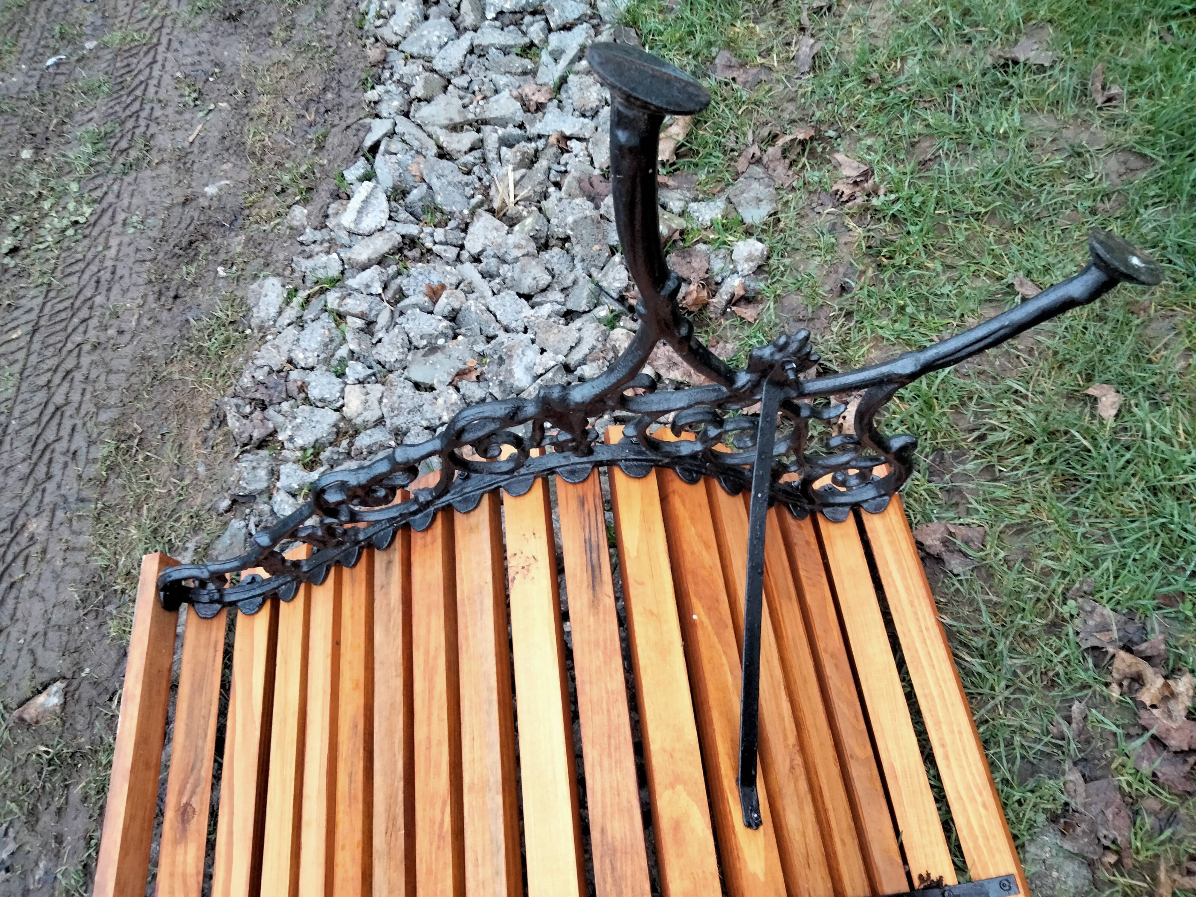Old garden bench with vintage cast iron legs xxeme