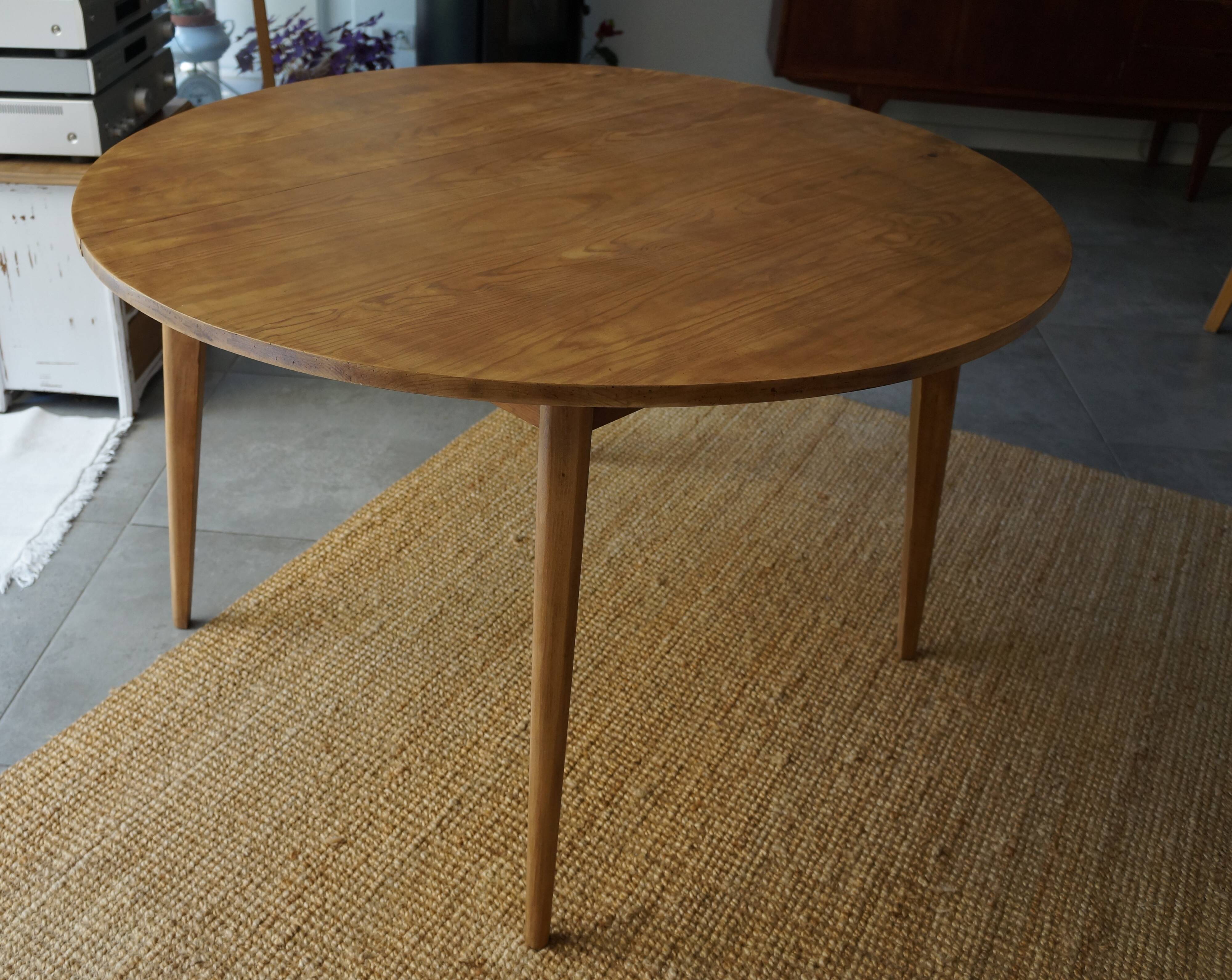 Round table
