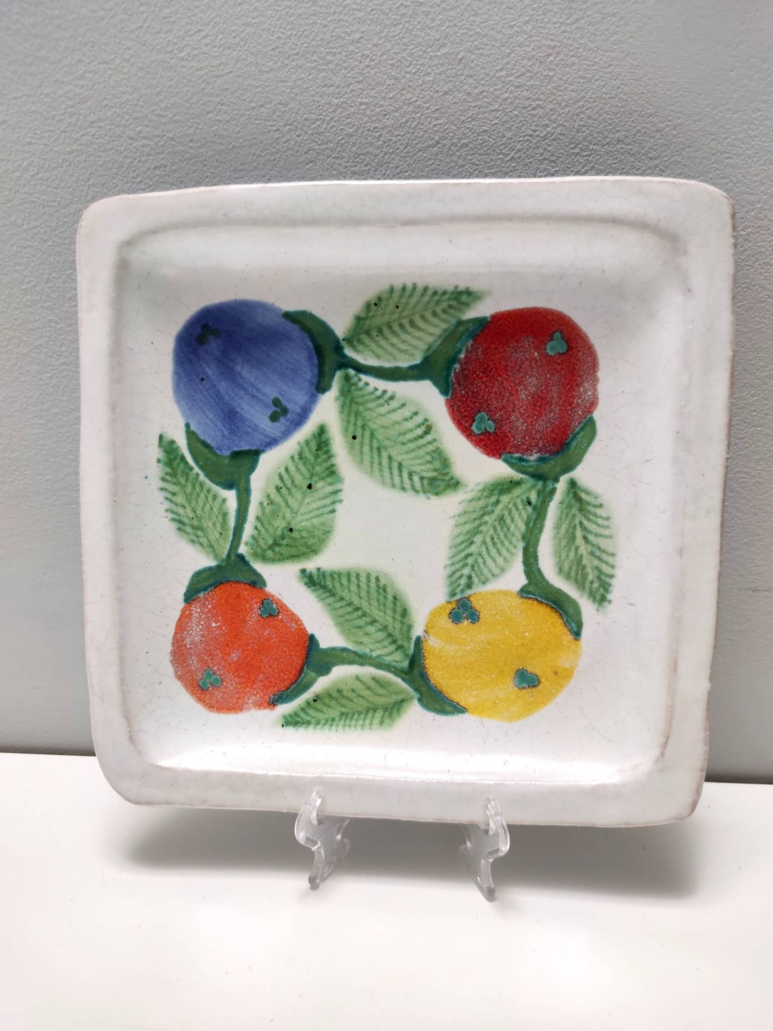 Ensemble de six assiettes carrées vintage en faïence fabriquées à la main par De Simone, Italie