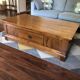 Grande table basse en merisier