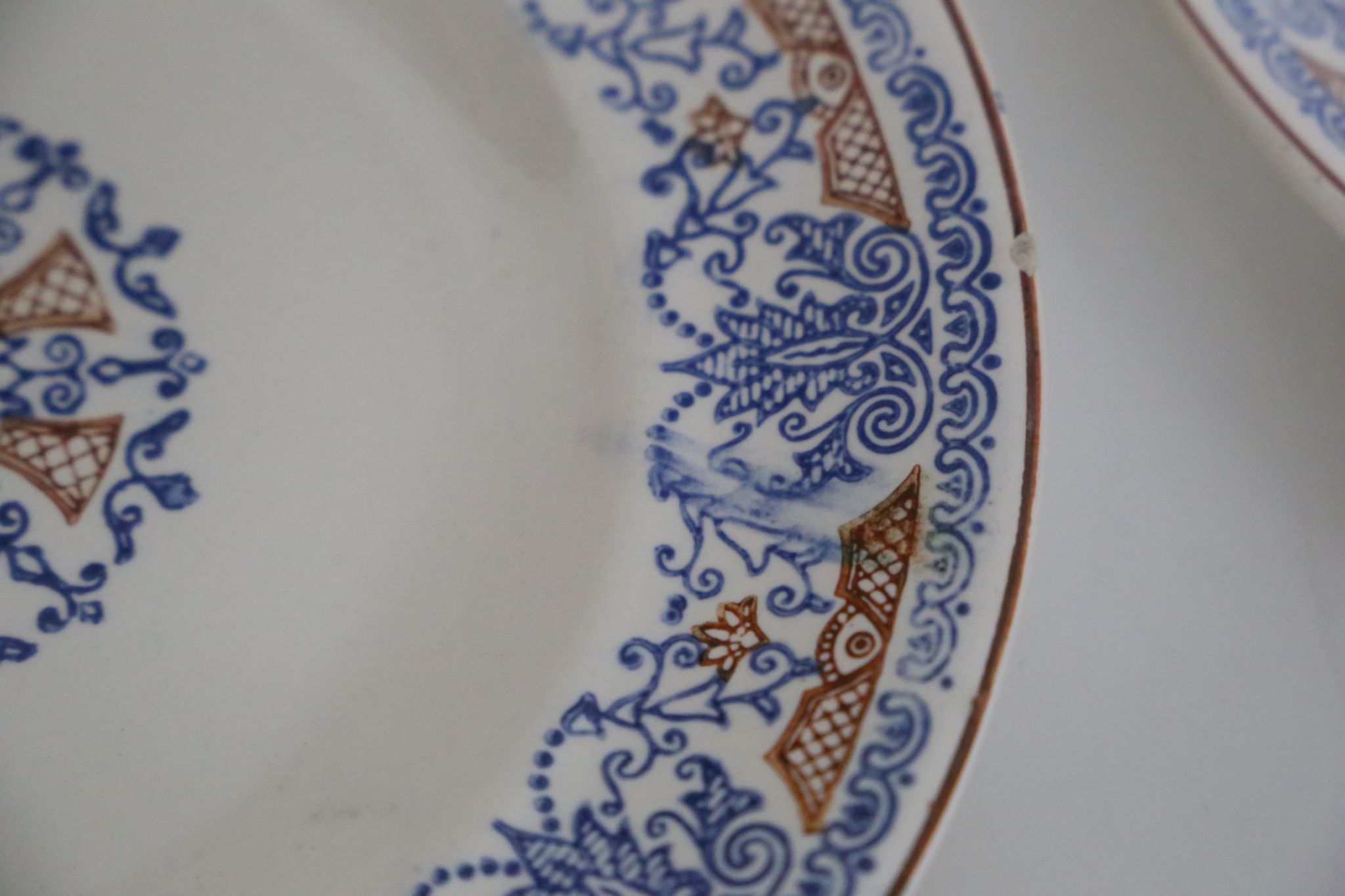 Set of 9 flat plates of Longwy Rouennais motif