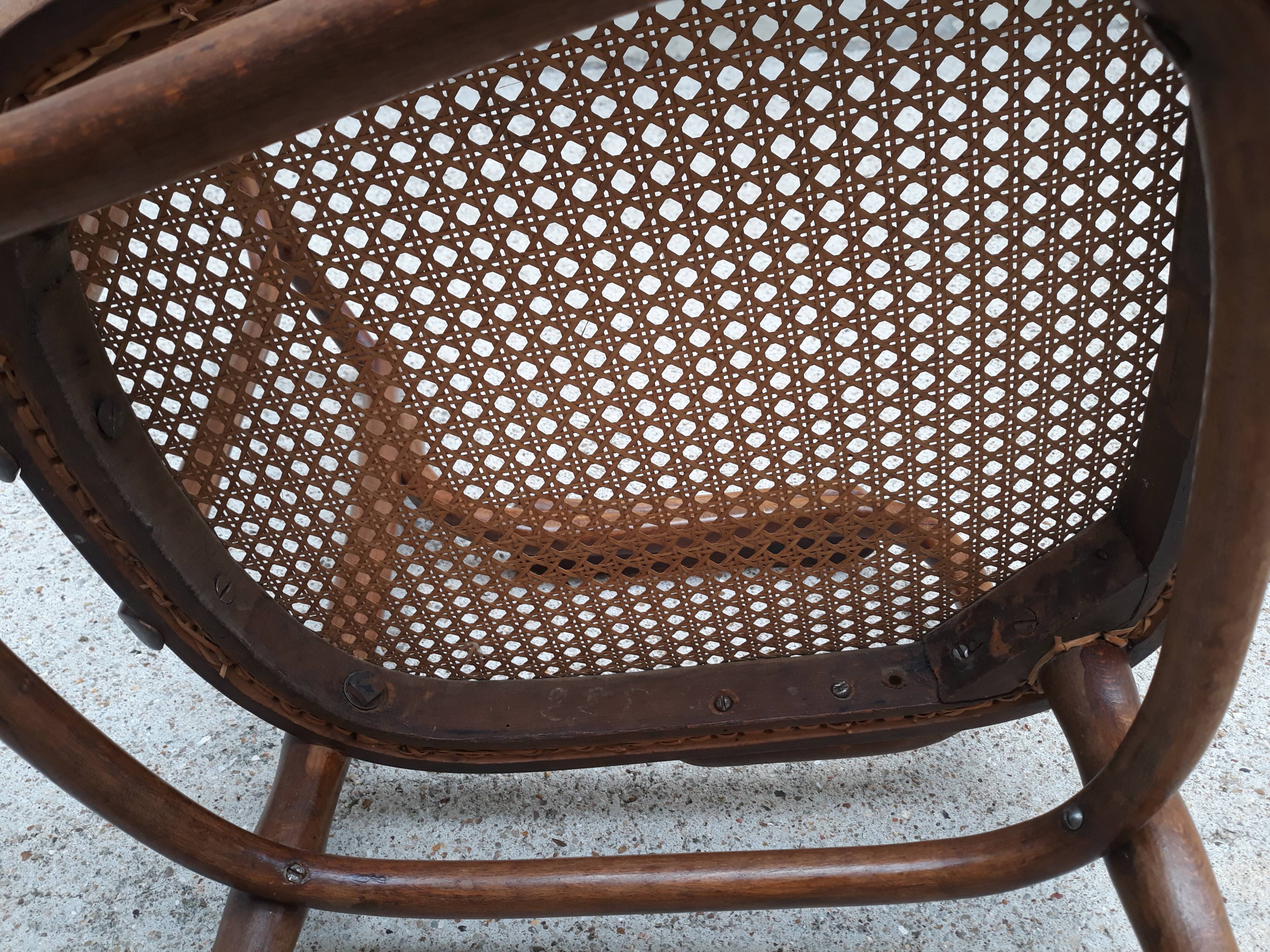 Armchair nr11 in curved wood signed Thonet