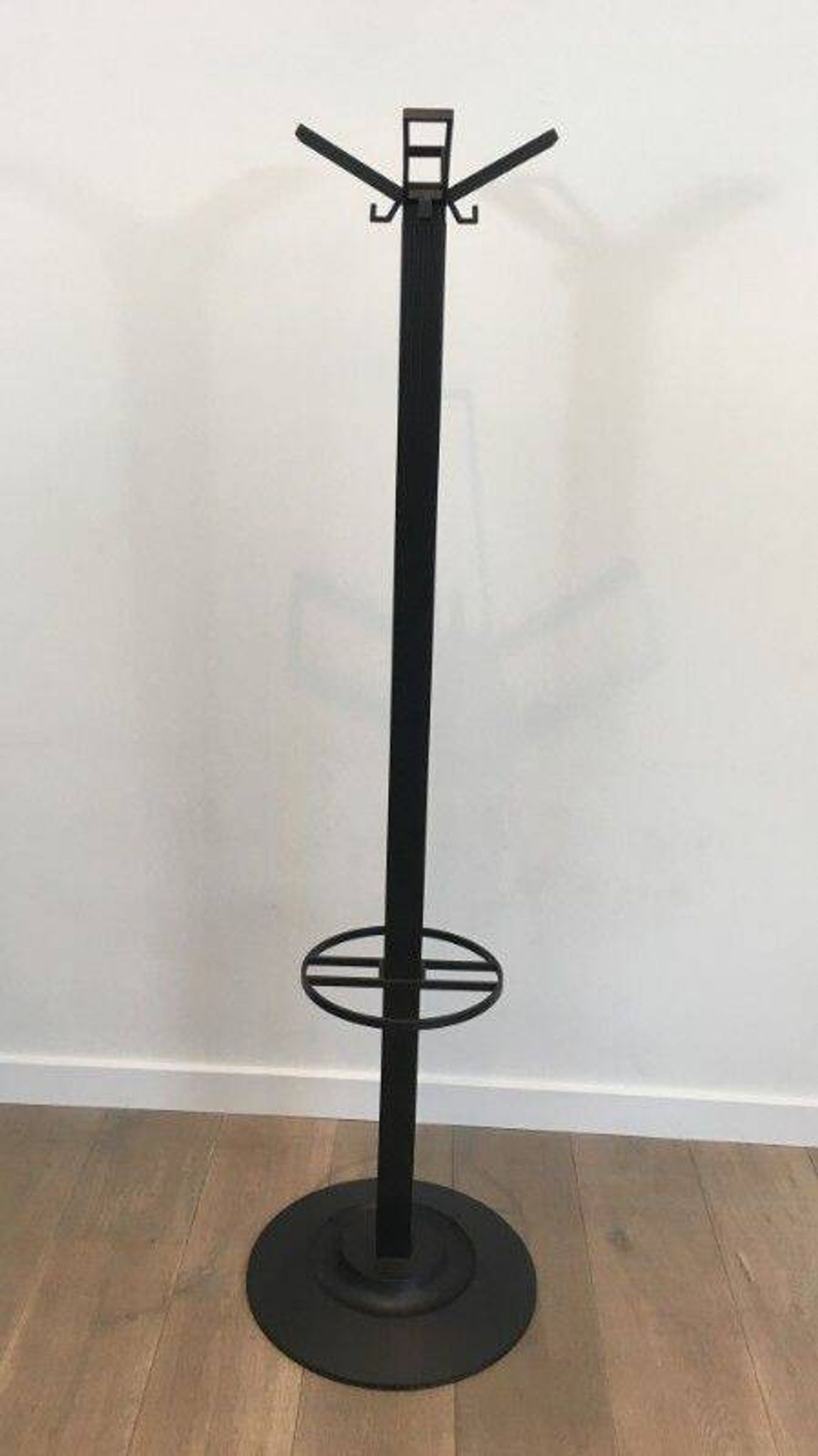 Michele De Lucchi & Tadao Takaichi for Kartell. Black plastic coat rack "Segmenti". Italy. 1989