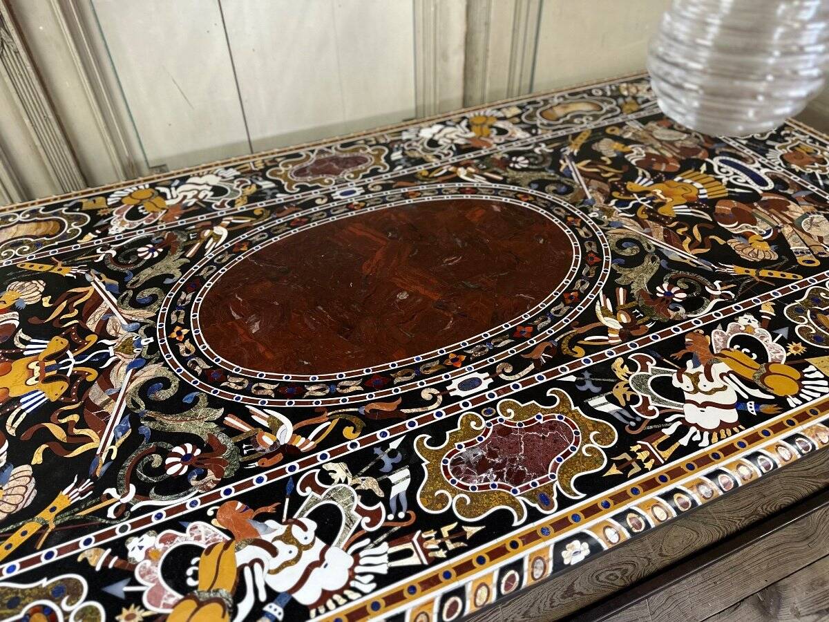 Table basse en marqueterie de marbre vers 1990