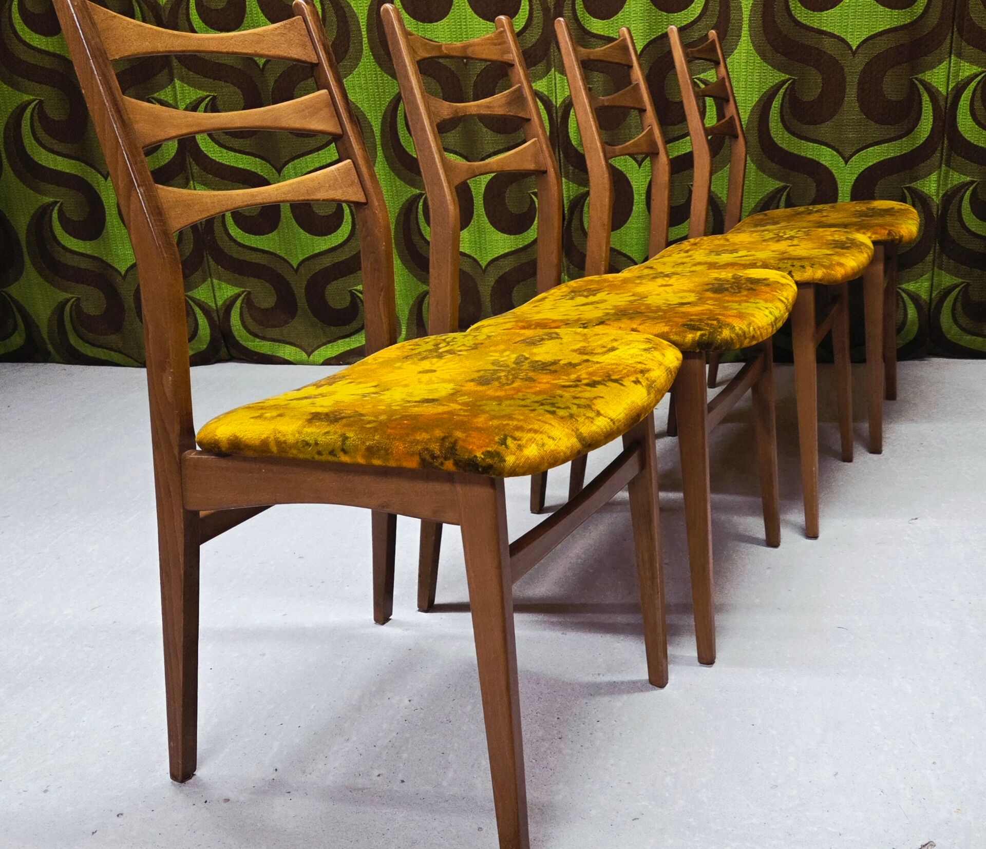 Lot de 4 chaises Scandinave 1970 Mid Century