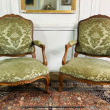 Paire de fauteuils à la reine cabriolet en velours vert style Louis XV - 19eme siècle France