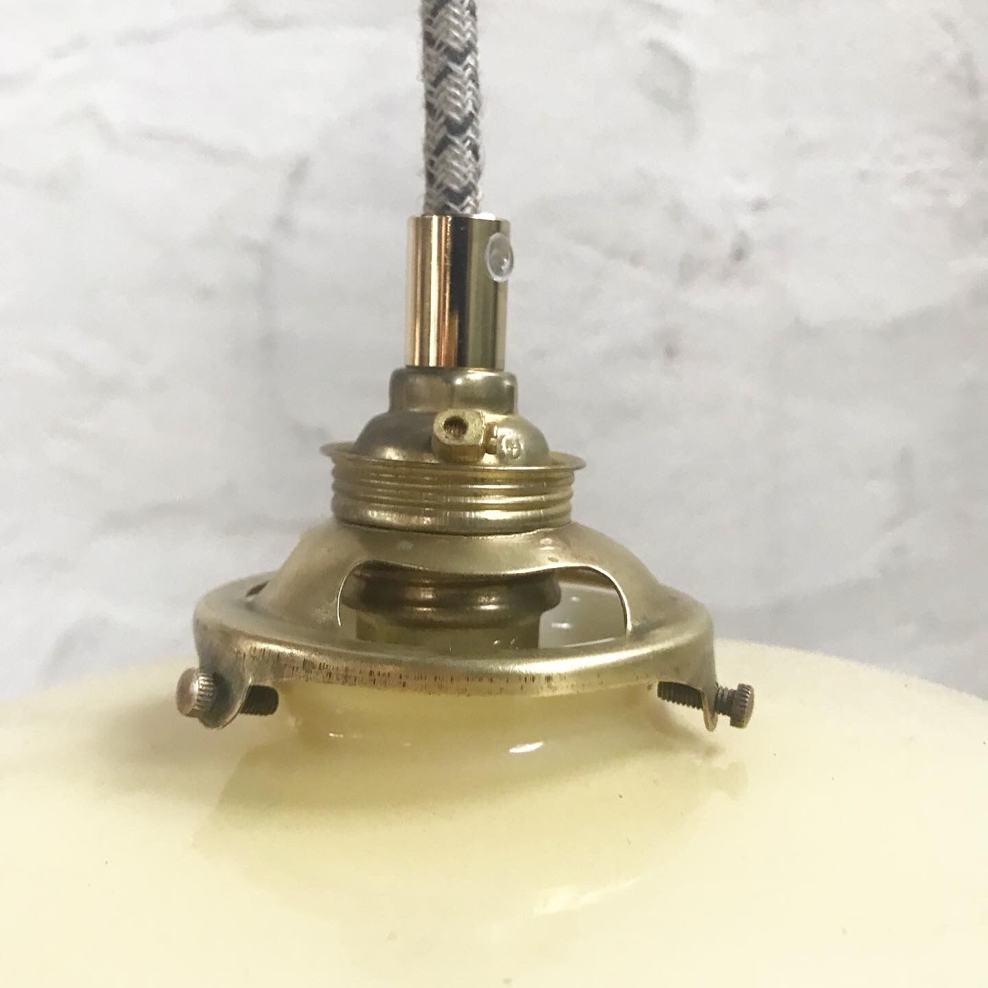 Yellow opaline suspension