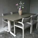 Dining table set and 4 dining chairs by Pierre Mennen for Pastoe.