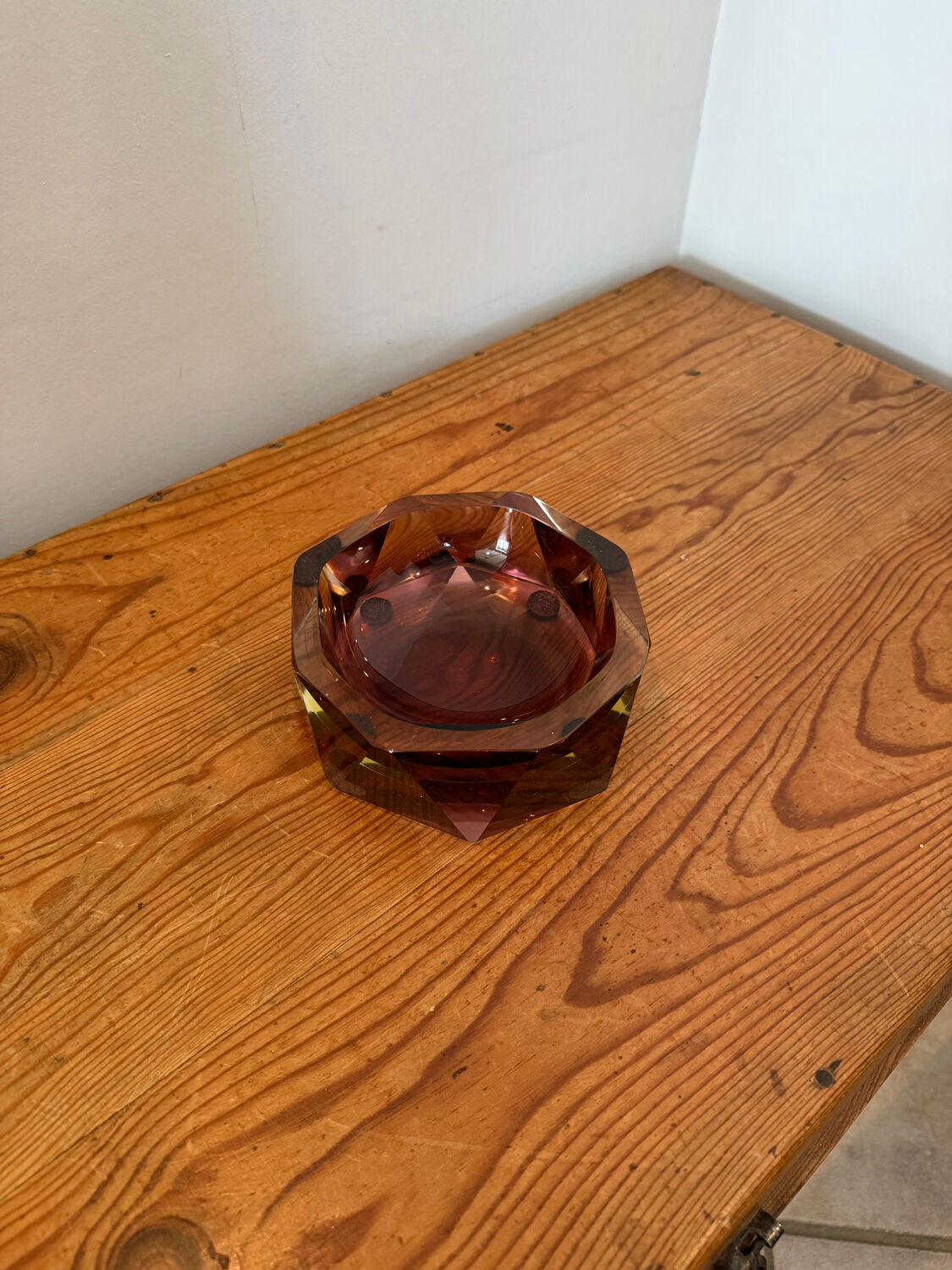 Ashtray / decorative bowl designed by Flavio Poli in Murano glass.