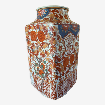 Vase style Imari