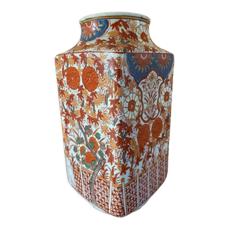 Vase style Imari