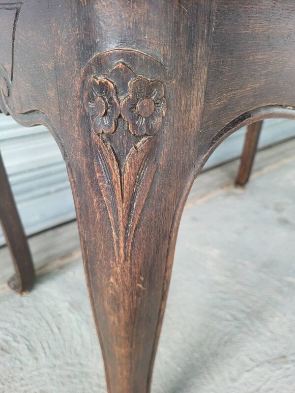 Bureau dit ''bureau de dame'' / table style Louis XV en bois  massif