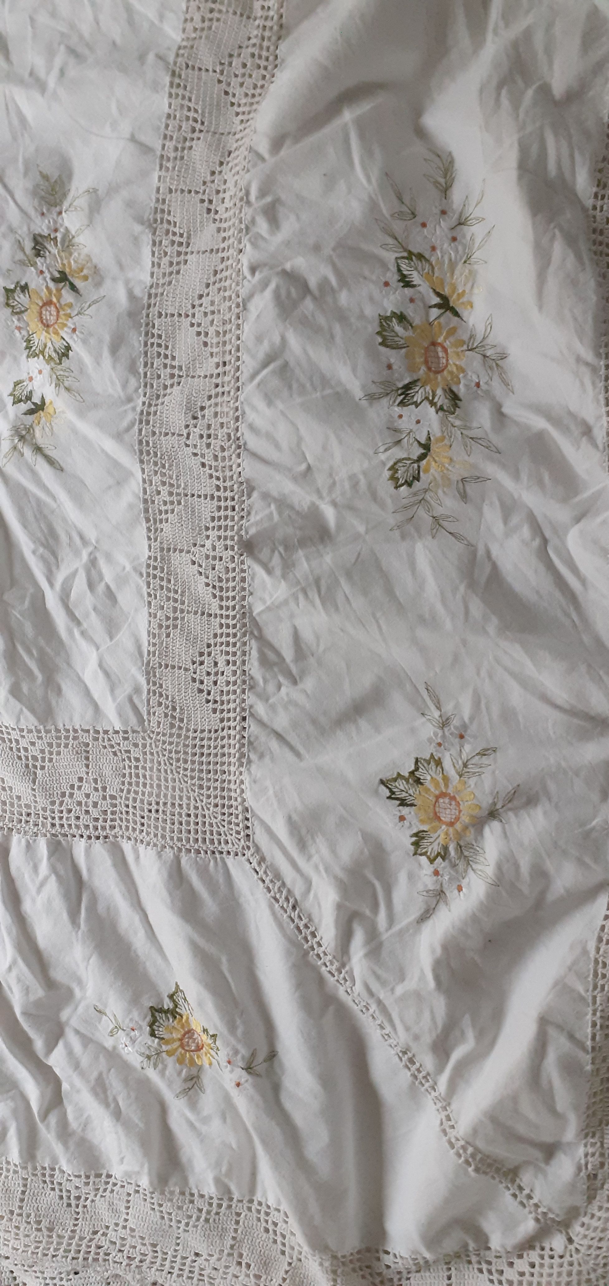 Rectangular tablecloth white cotton, with embroidery yellow flowers 142 x 225 cm
