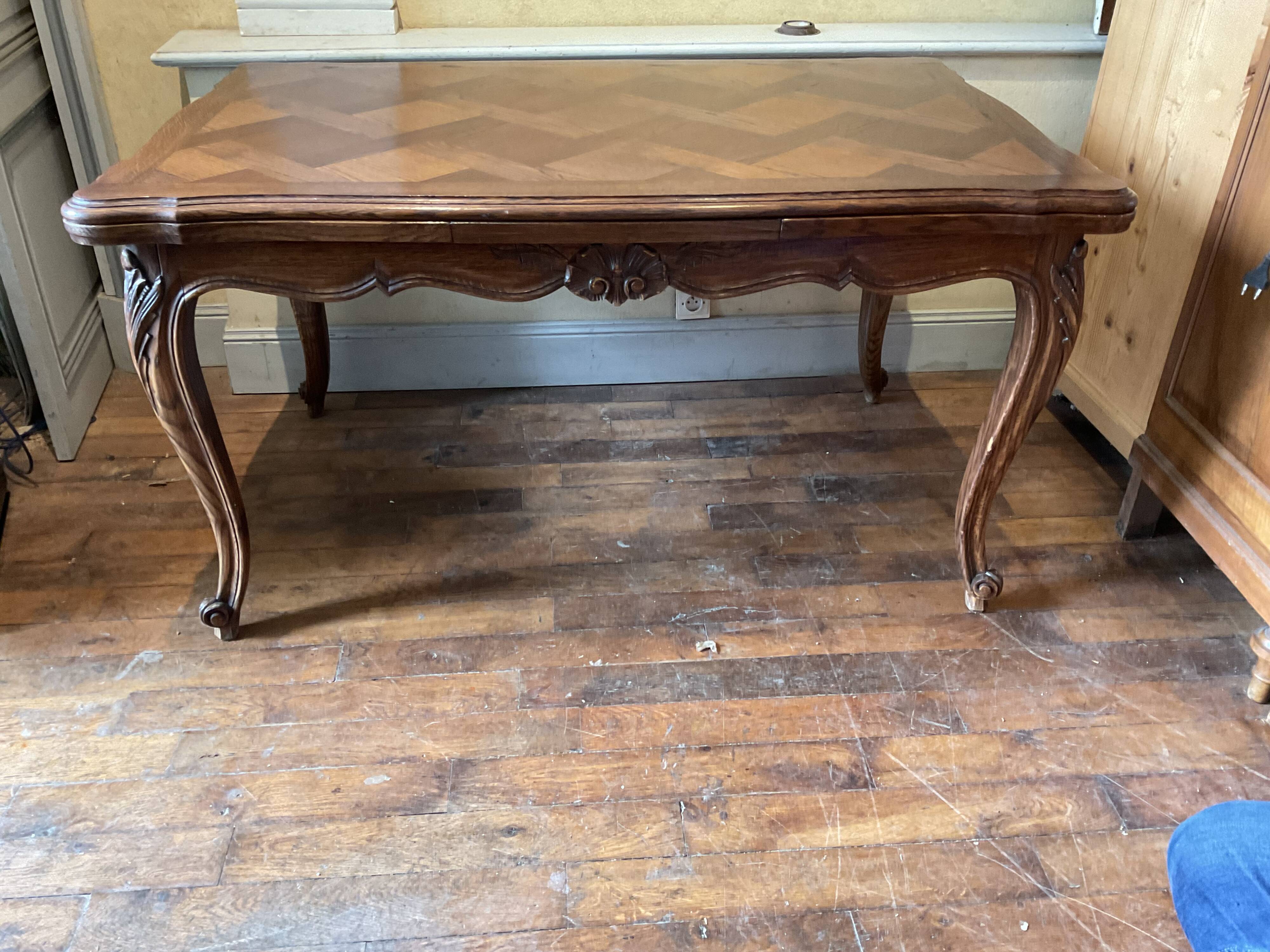 Louis XV style extendable table