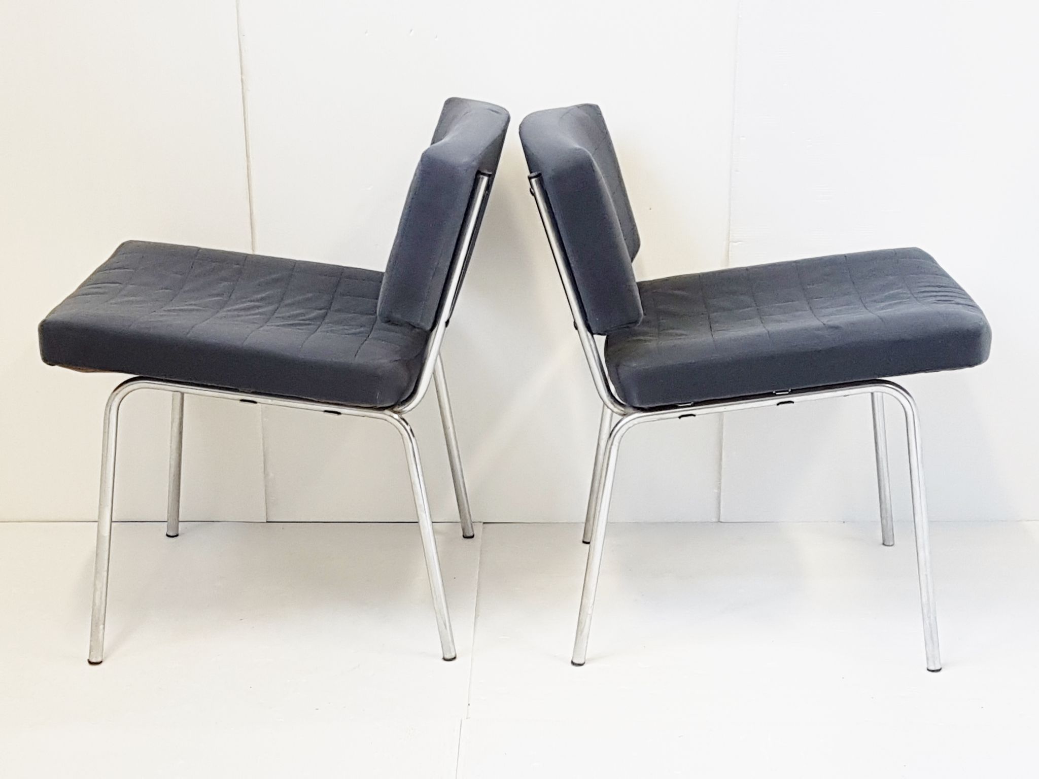 Suite de 6 chaises Conseil de Pierre Guariche pour Meurop 1960