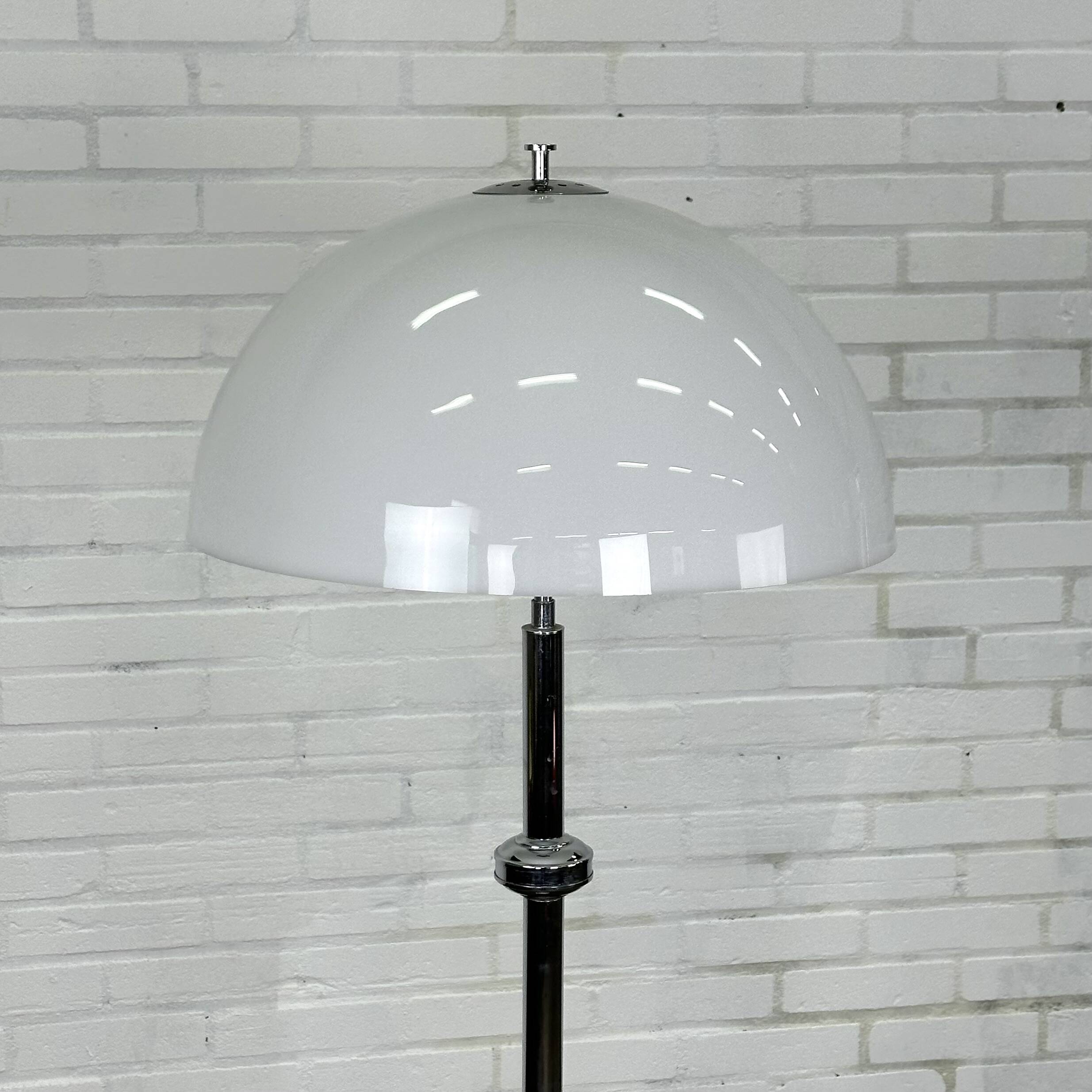Lampadaire vintage avec abat-jour champignon blanc