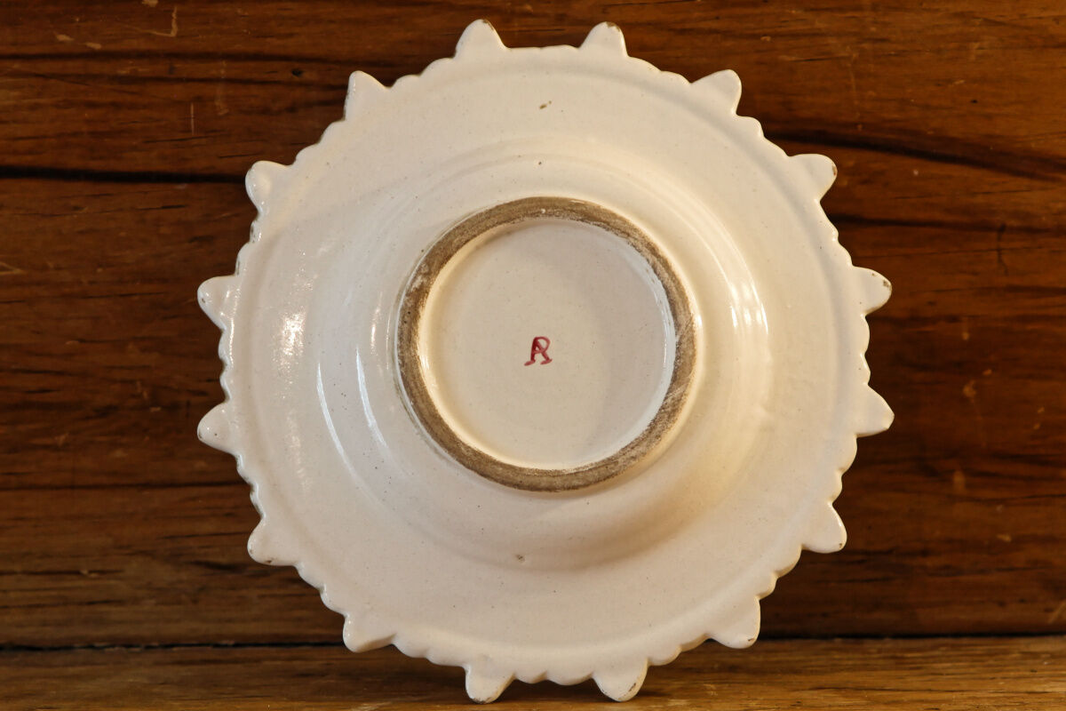 Assiette en faïence d'Aprey