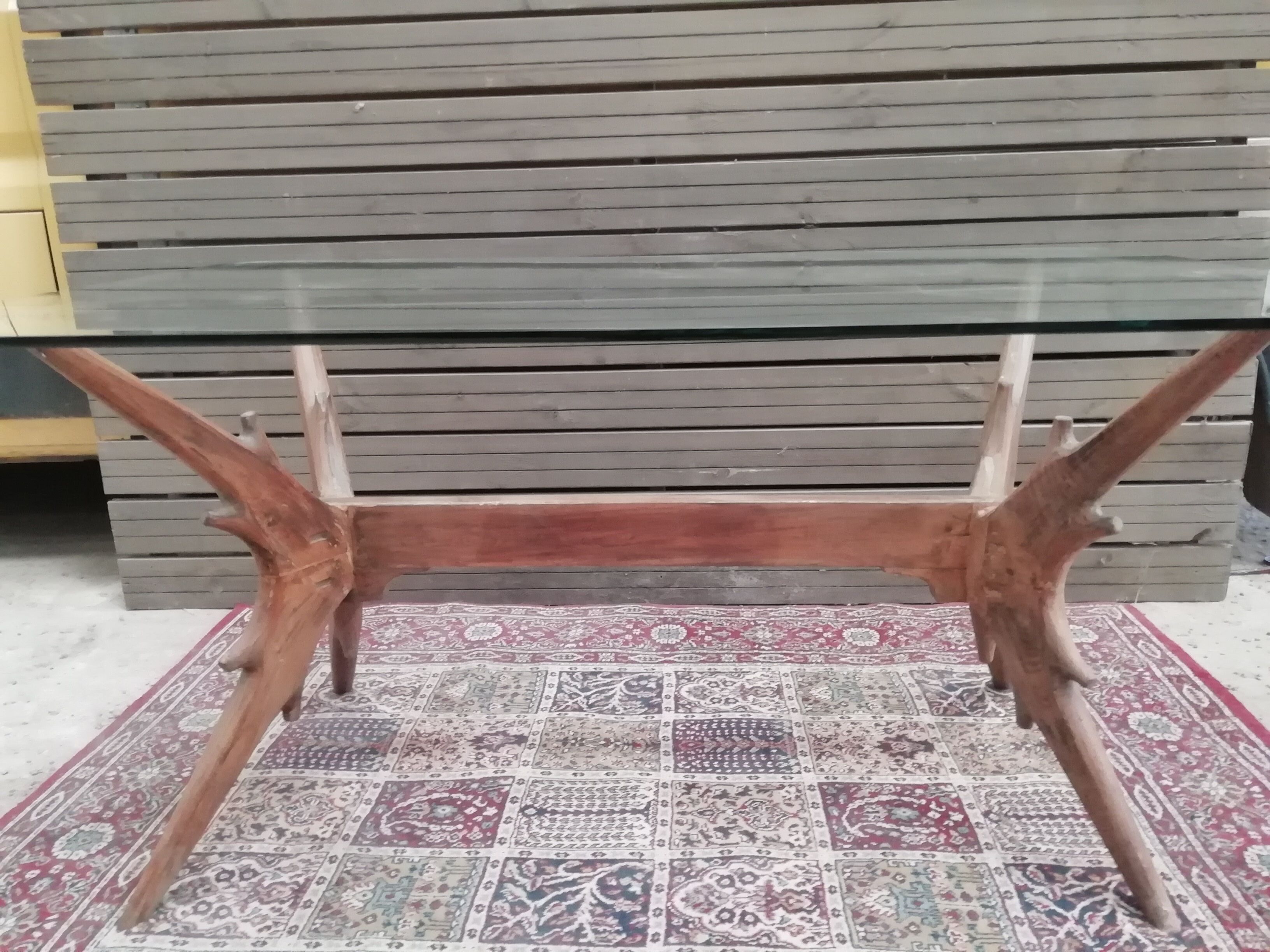 Table foot "branch" on glass