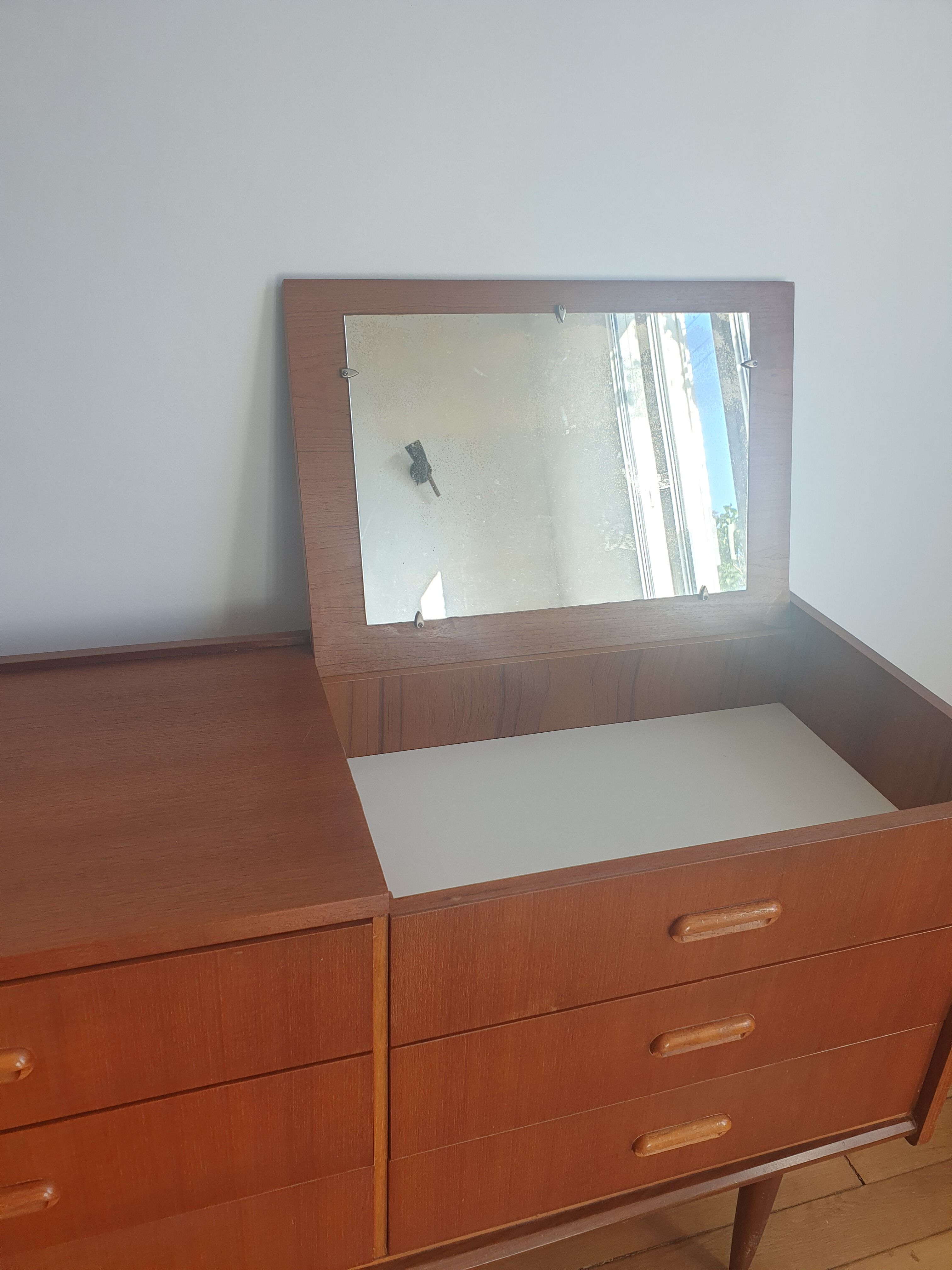 Vintage chest of drawers