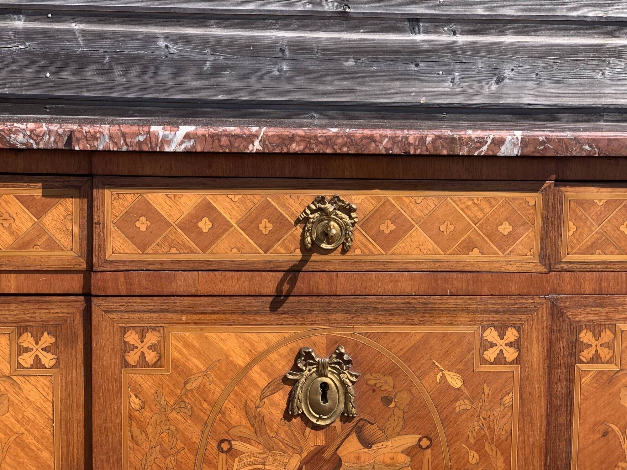 Louis XVl dresser
