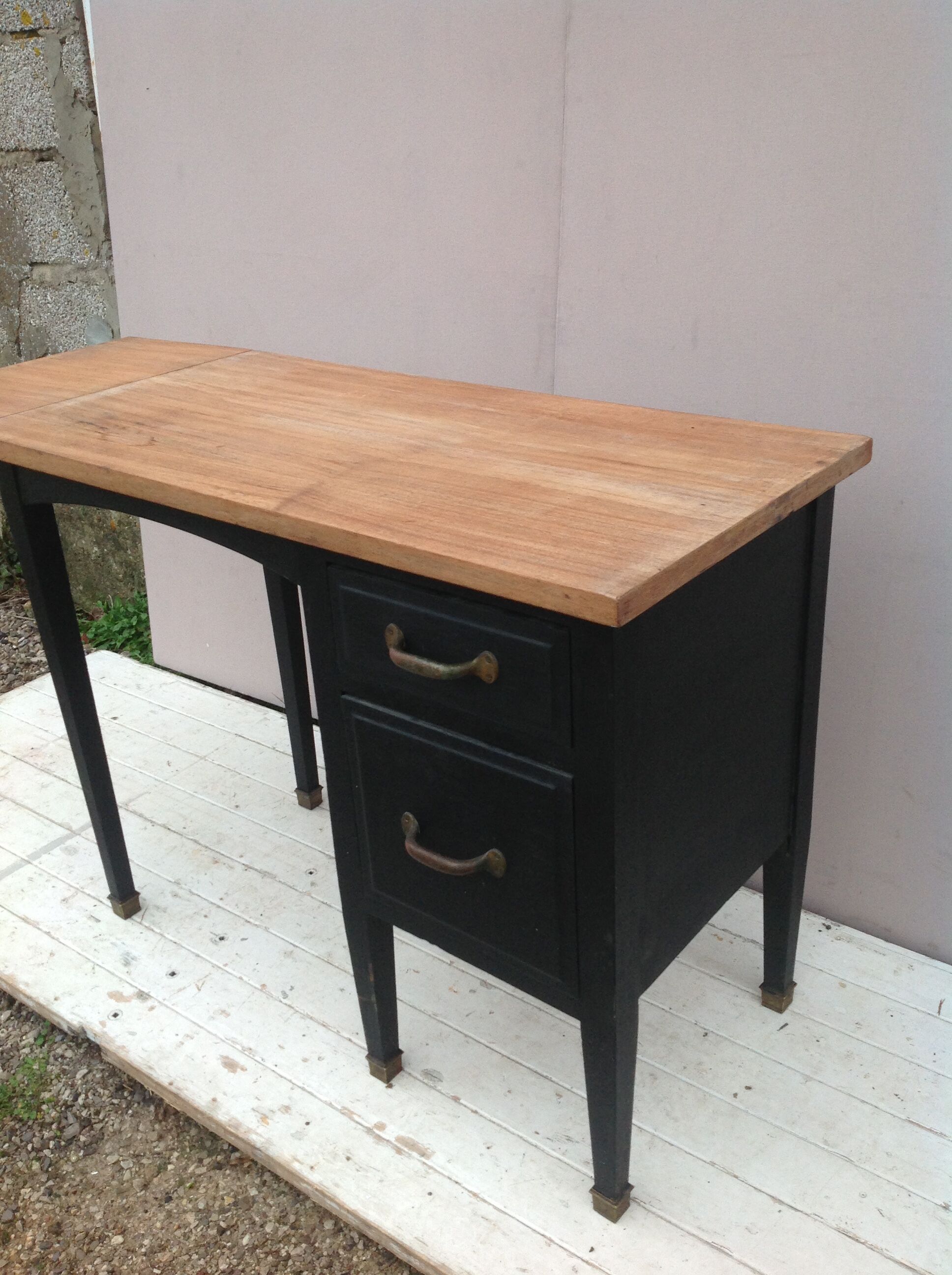 The 1950s wooden desk