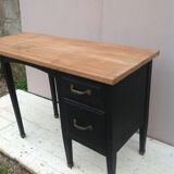 The 1950s wooden desk