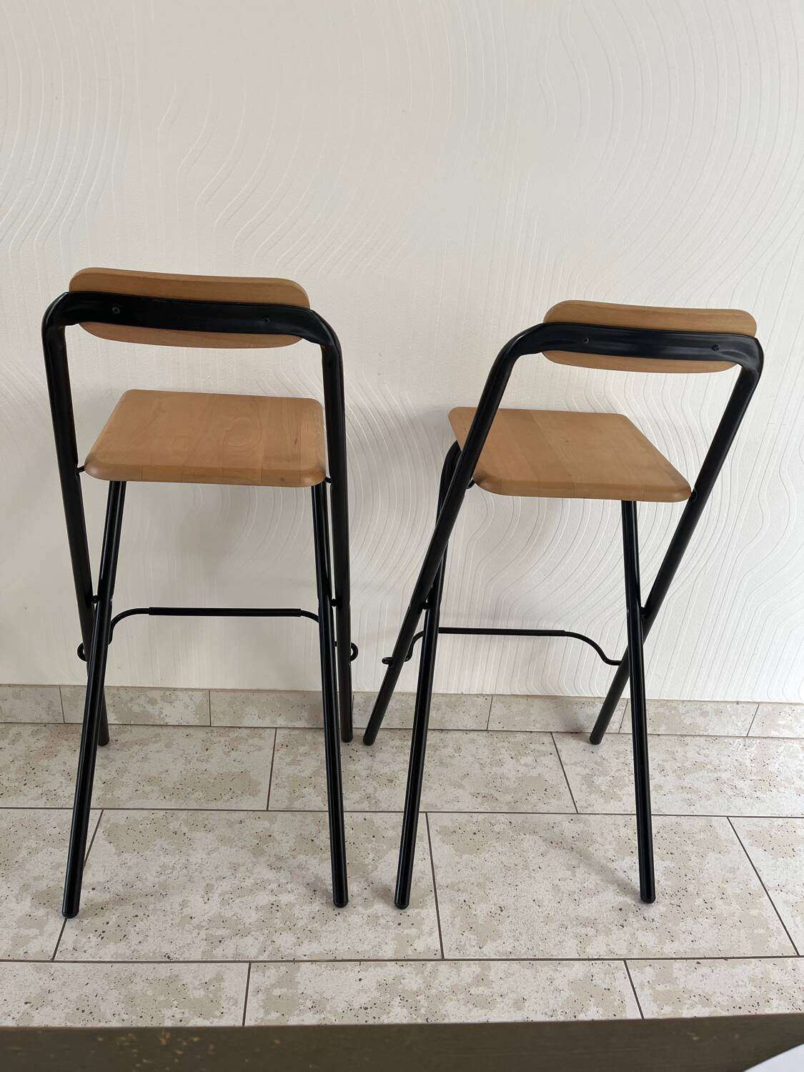 2 foldable bar stools from the 90s in wood and black metal