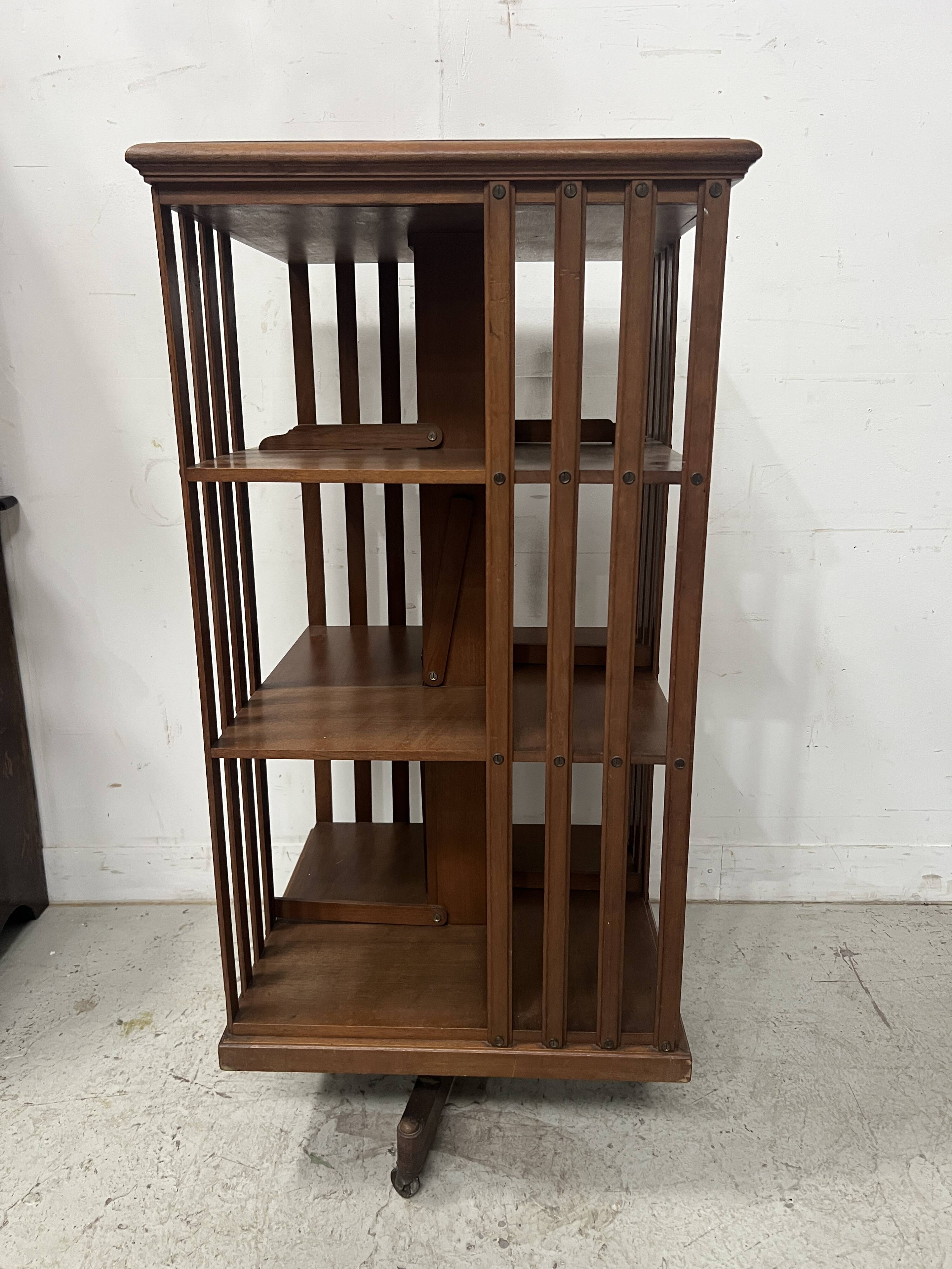 Rotating library in solid walnut, 20th century.