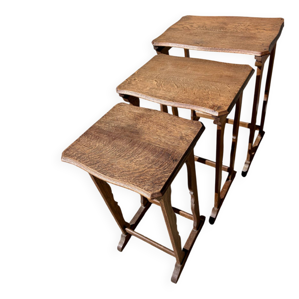 Tables gigognes