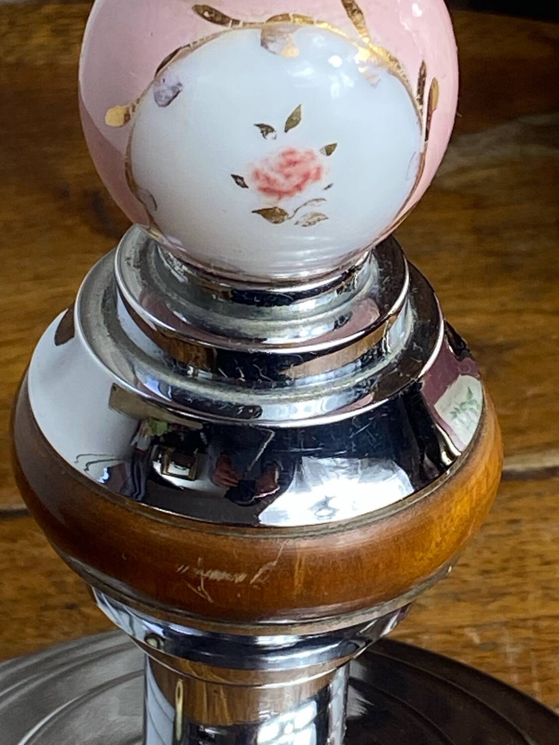 Lamp base in chrome metal, porcelain and wood.
