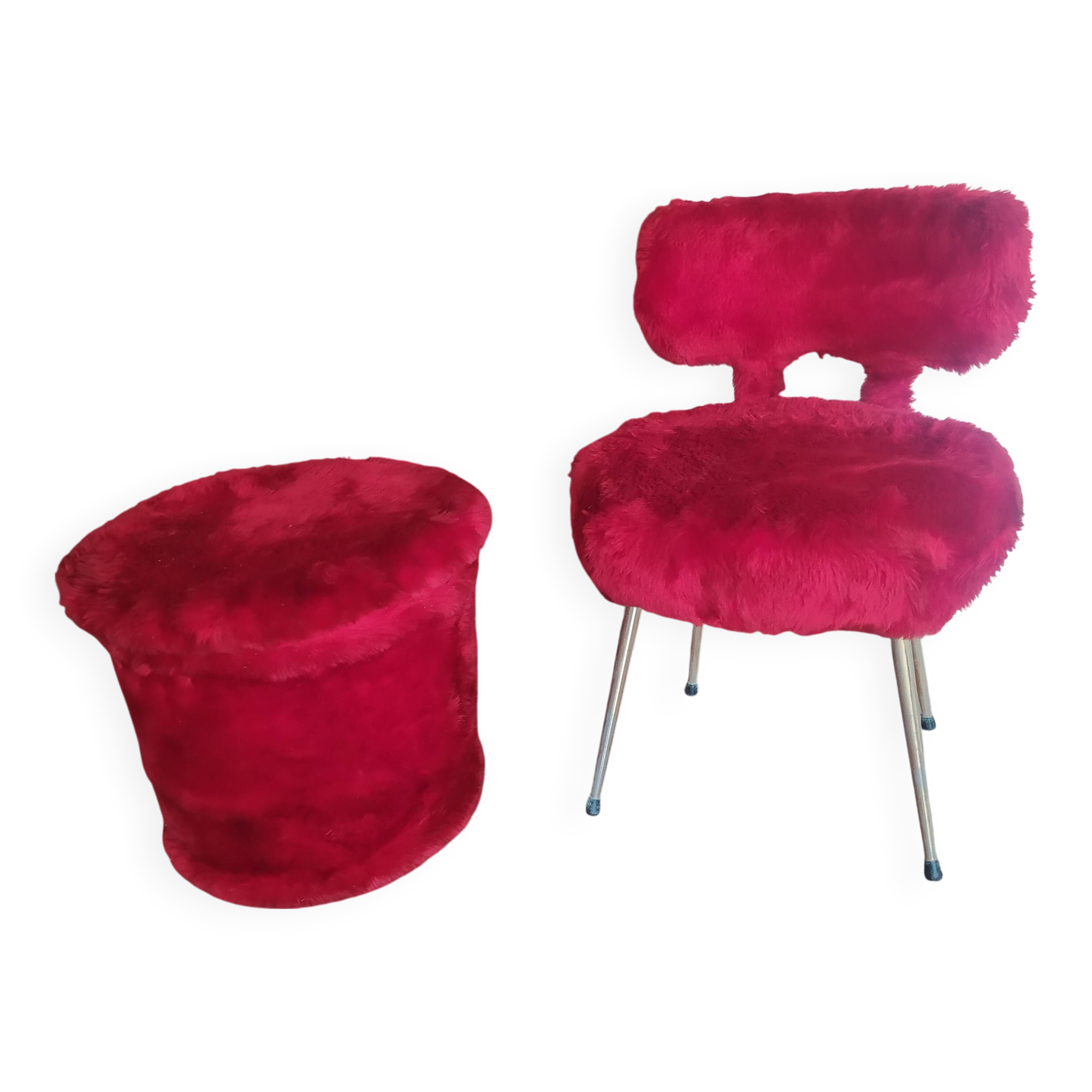 vintage red furry chair and pouf Pelfran 1960/1970