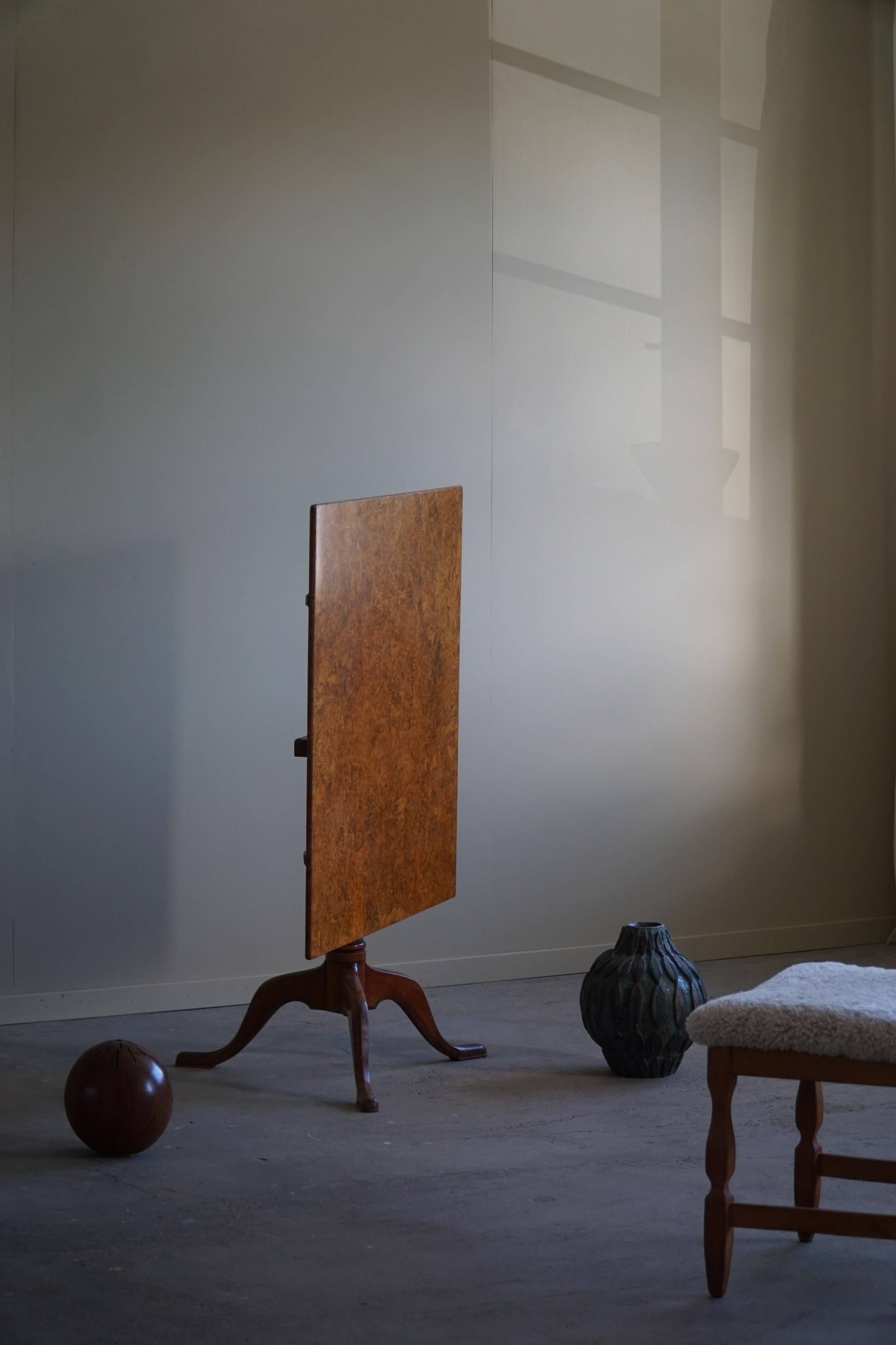 A Swedish folding table made of burl wood by Carl Hollst, Eskilstuna, 1787-1830.