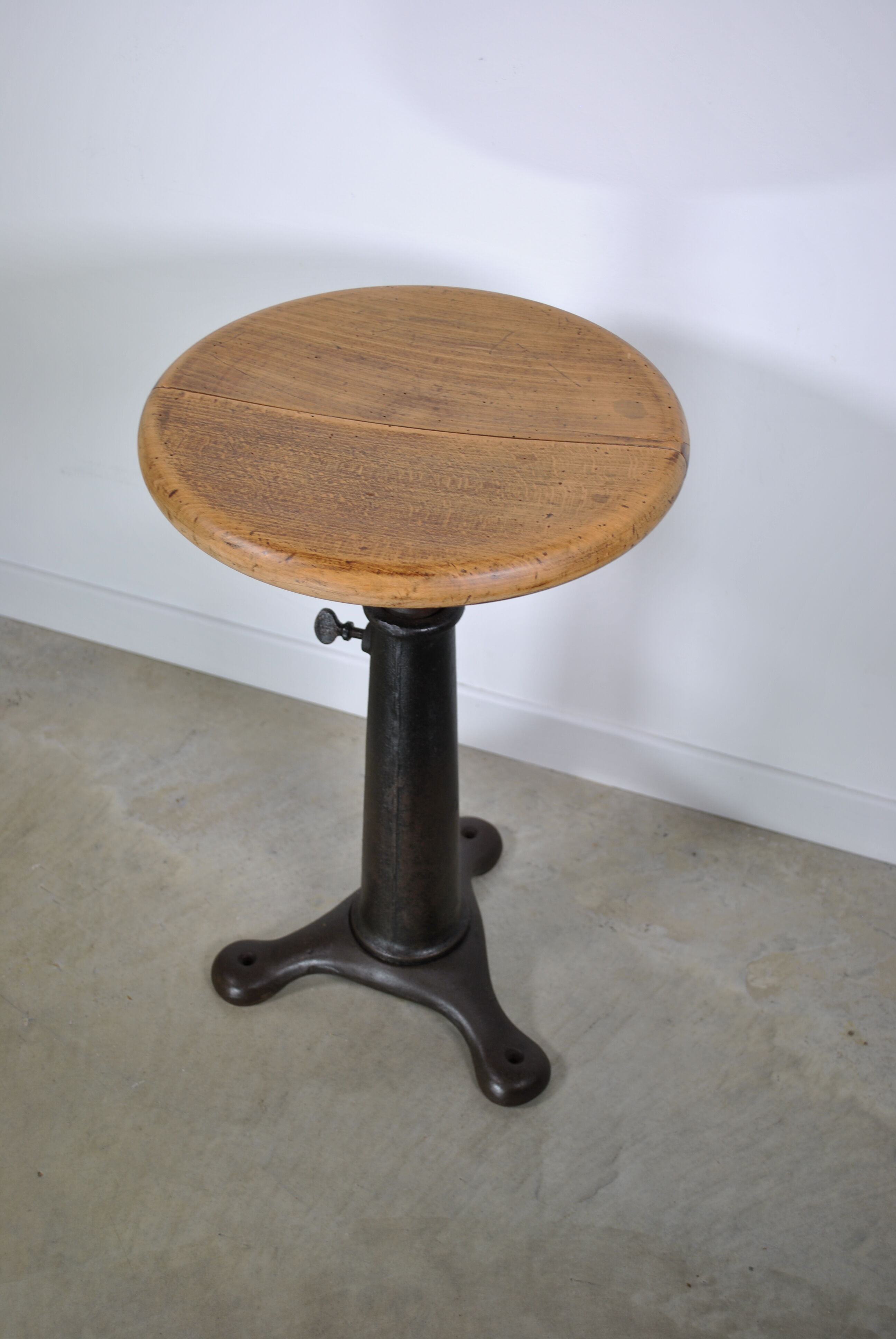 Singer stool 1930