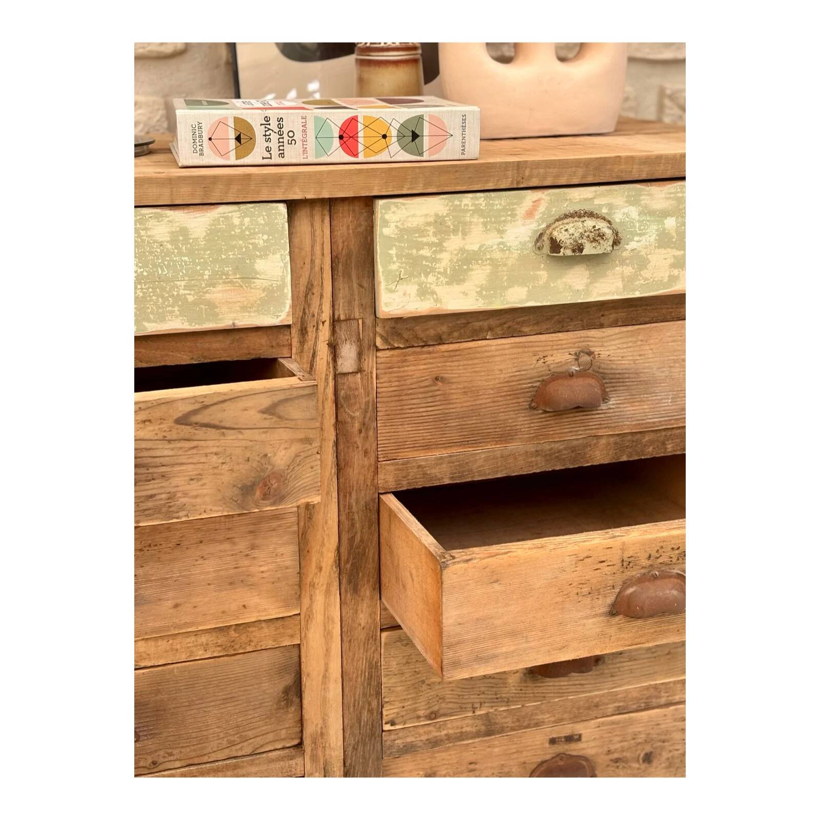 Workshop furniture with drawers